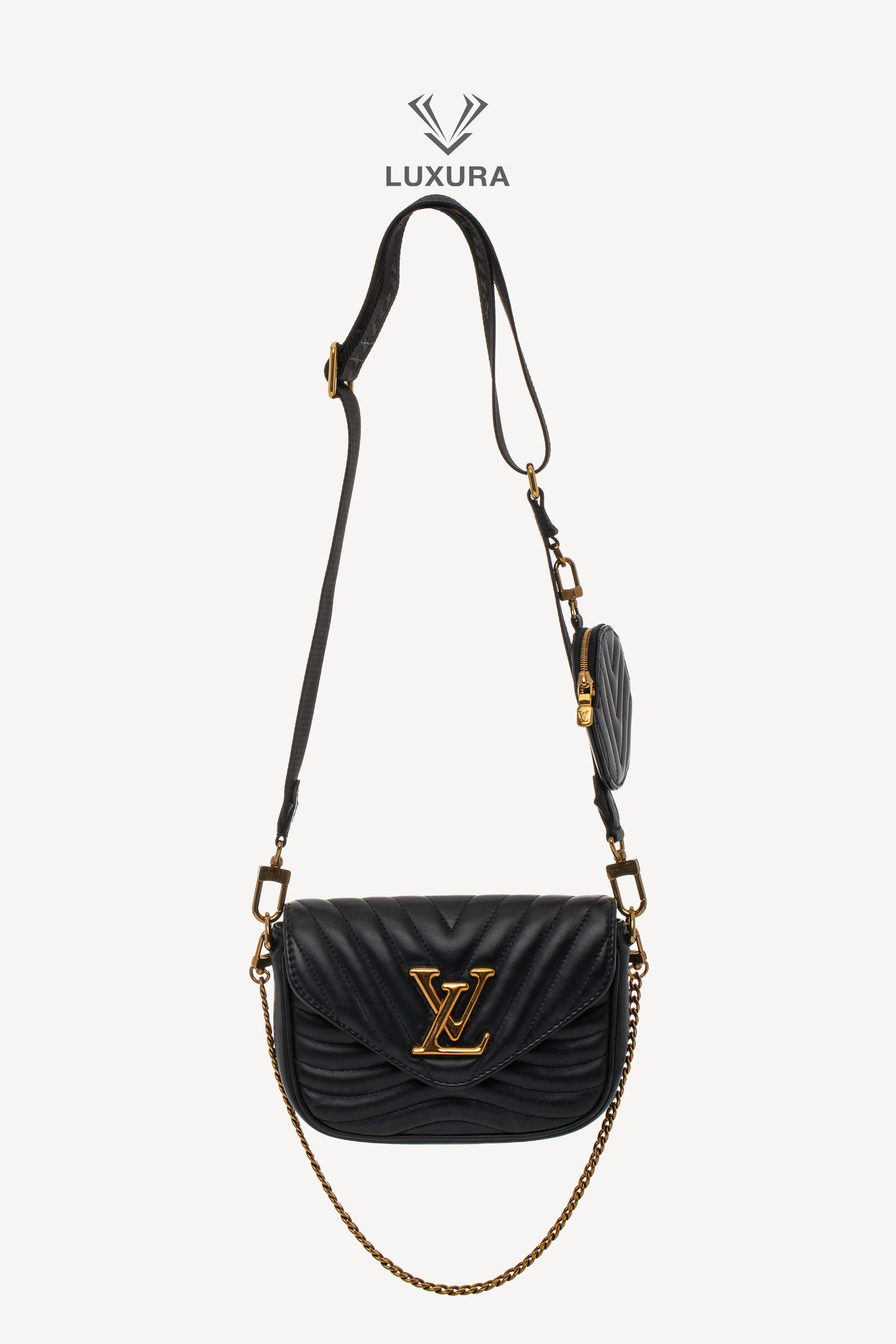 <span style="font-size: 10px;letter-spacing: .15em">HARD TO FIND</span><br>            <strong>LOUIS VUITTON</strong><br>            <div style="margin-top:10px;font-size:16px">Calfskin New Wave Multipochete Black</div><br>