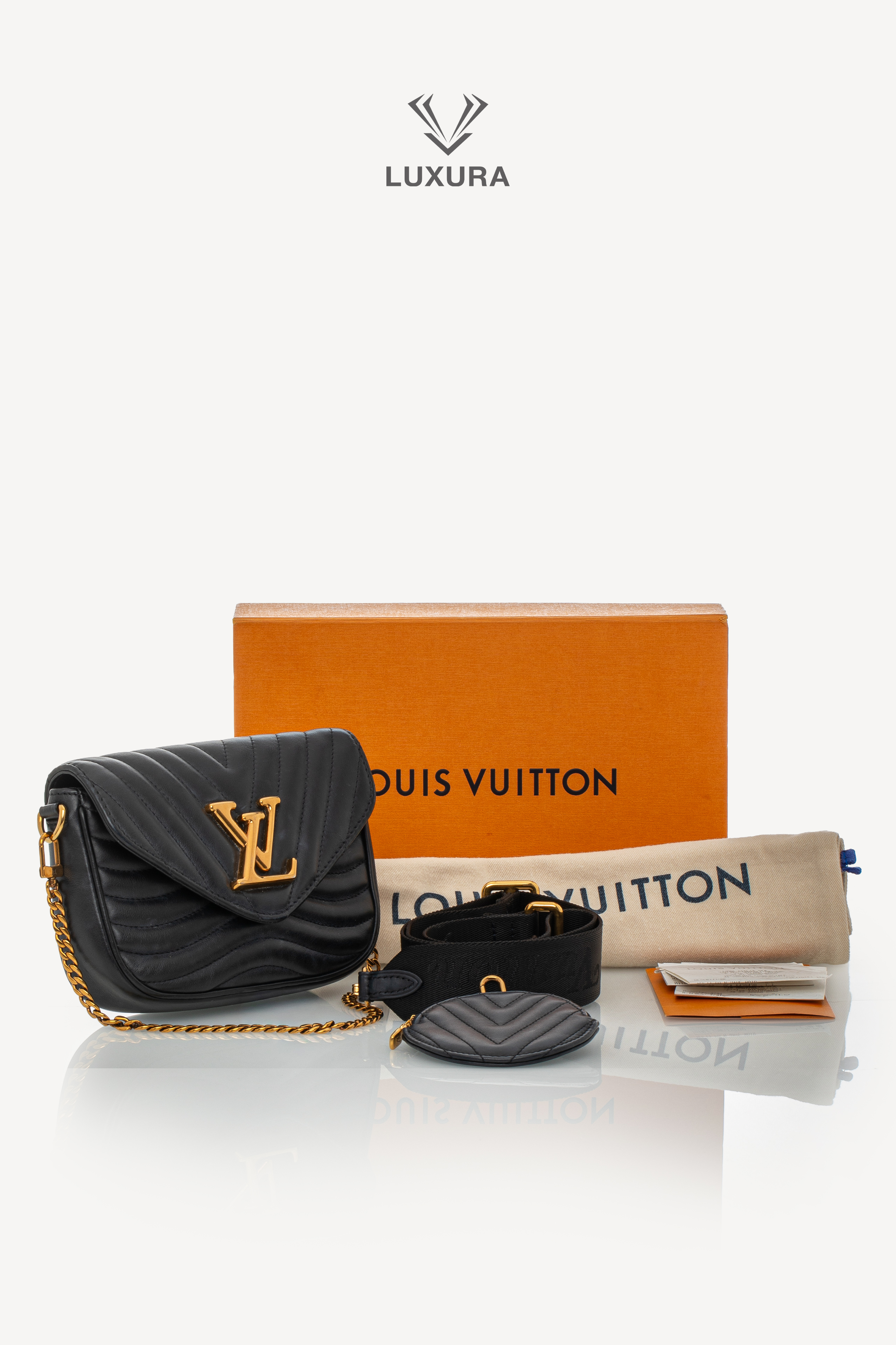 <span style="font-size: 10px;letter-spacing: .15em">HARD TO FIND</span><br>            <strong>LOUIS VUITTON</strong><br>            <div style="margin-top:10px;font-size:16px">Calfskin New Wave Multipochete Black</div><br> - Image 2