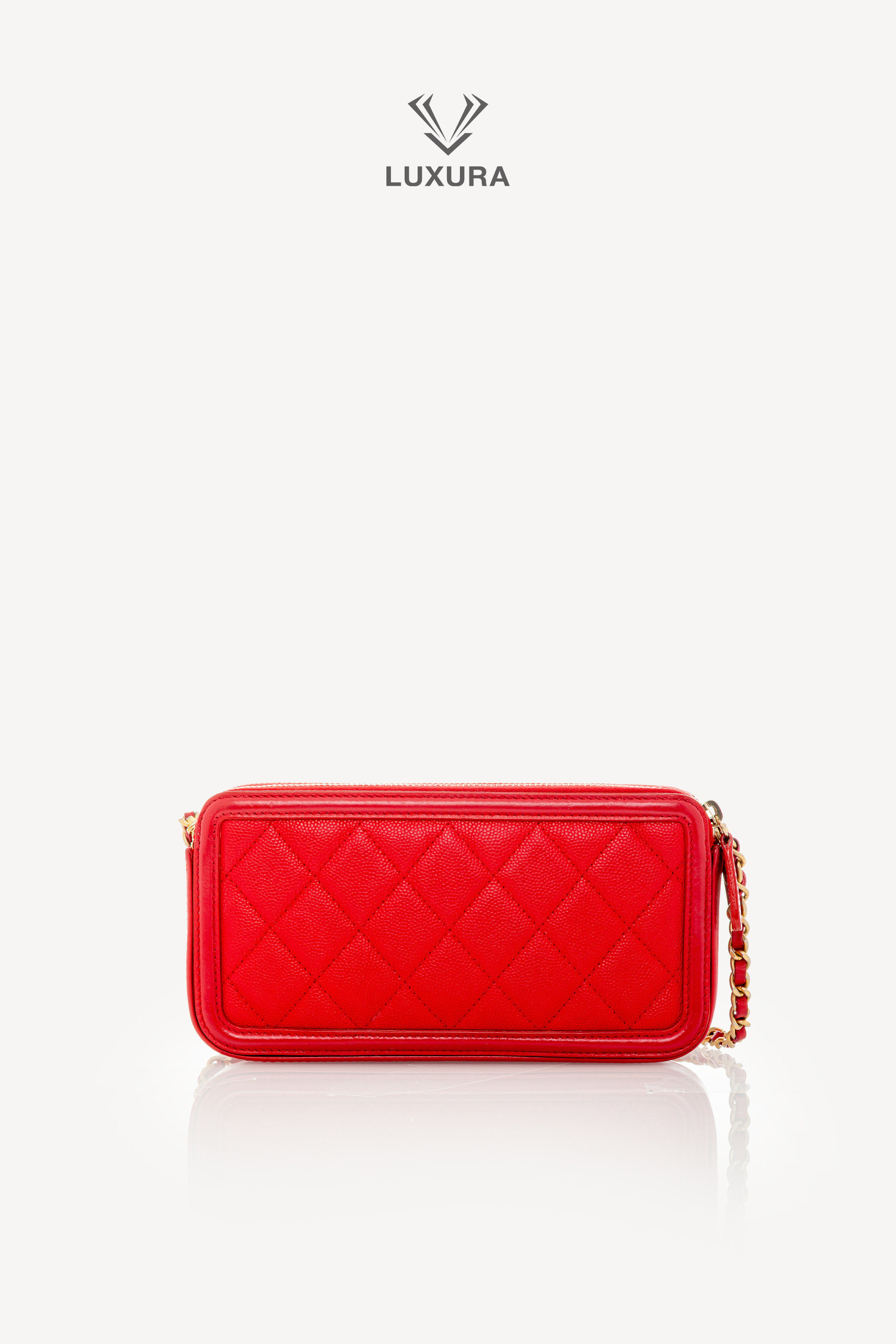 <span style="font-size: 10px;letter-spacing: .15em">HARD TO FIND</span><br>            <strong>CHANEL</strong><br>            <div style="margin-top:10px;font-size:16px">Caviar Quilted CC Filigree Clutch With Chain Red</div><br> - Image 6