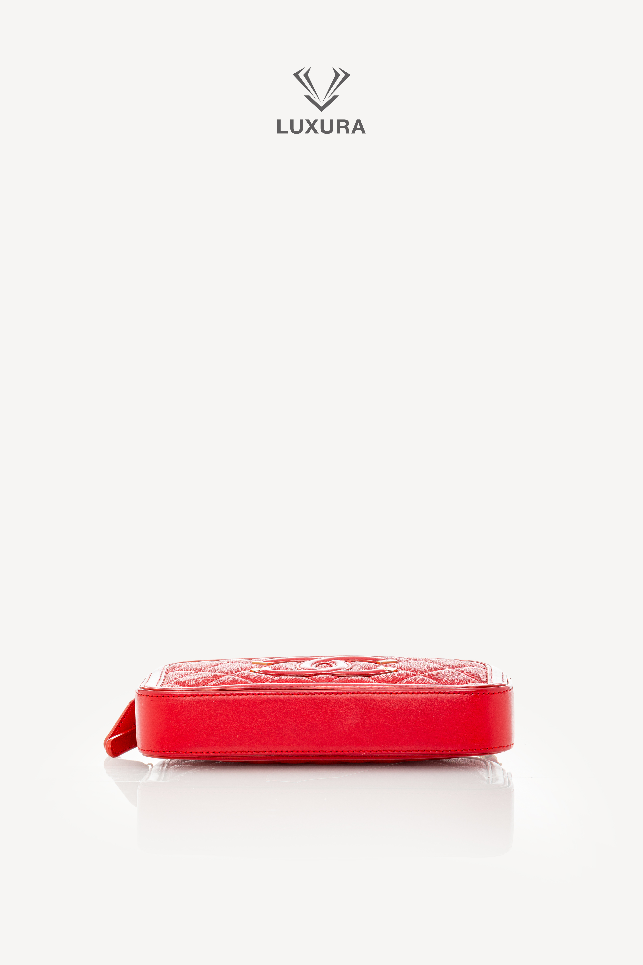 <span style="font-size: 10px;letter-spacing: .15em">HARD TO FIND</span><br>            <strong>CHANEL</strong><br>            <div style="margin-top:10px;font-size:16px">Caviar Quilted CC Filigree Clutch With Chain Red</div><br> - Image 22