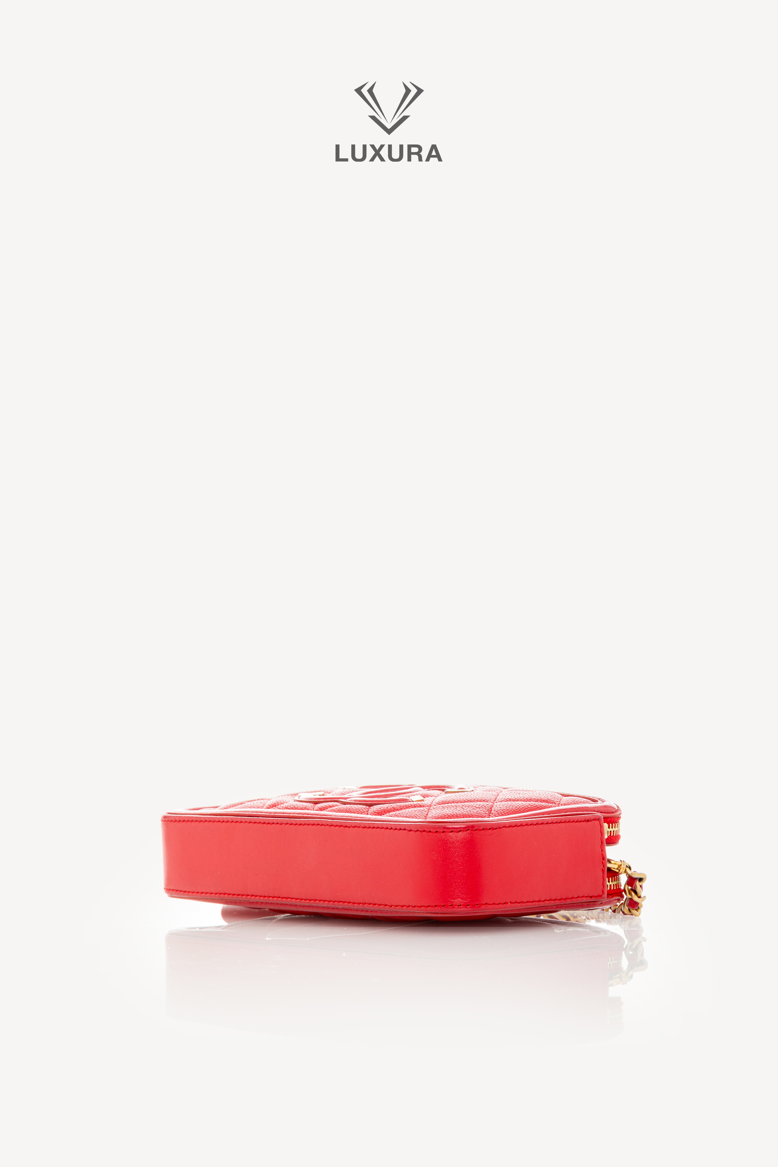 <span style="font-size: 10px;letter-spacing: .15em">HARD TO FIND</span><br>            <strong>CHANEL</strong><br>            <div style="margin-top:10px;font-size:16px">Caviar Quilted CC Filigree Clutch With Chain Red</div><br> - Image 21