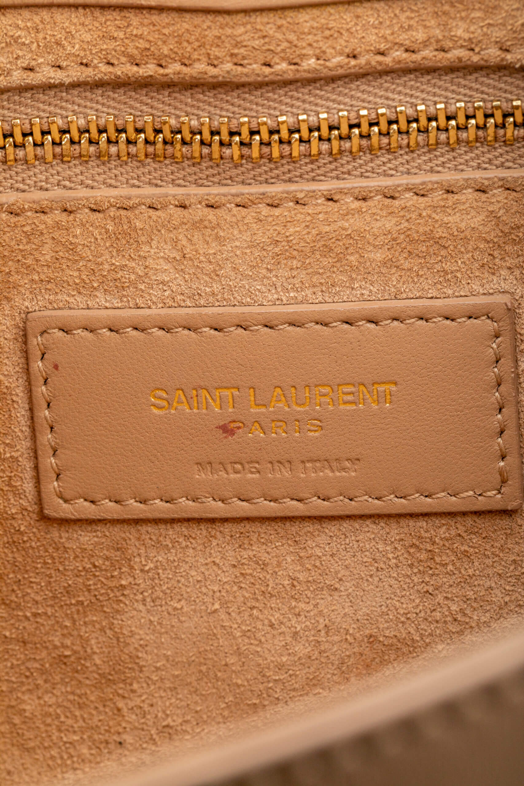 <span style="font-size: 10px;letter-spacing: .15em">NEW COLLECTION</span><br>            <strong>SAINT LAURENT</strong><br>            <div style="margin-top:10px;font-size:16px">Smooth Calfskin Le 5 A 7 Hobo Beige</div><br> - Image 22