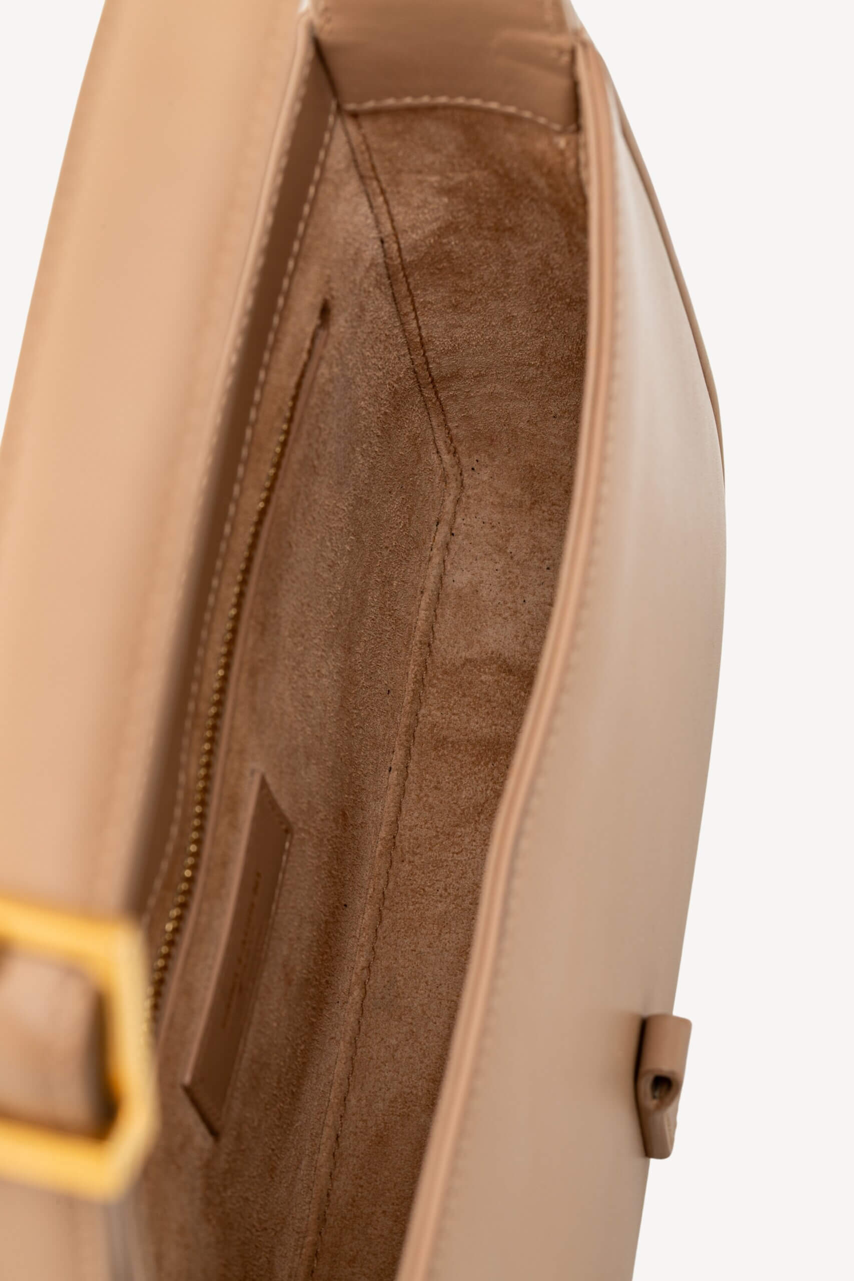 <span style="font-size: 10px;letter-spacing: .15em">NEW COLLECTION</span><br>            <strong>SAINT LAURENT</strong><br>            <div style="margin-top:10px;font-size:16px">Smooth Calfskin Le 5 A 7 Hobo Beige</div><br> - Image 20