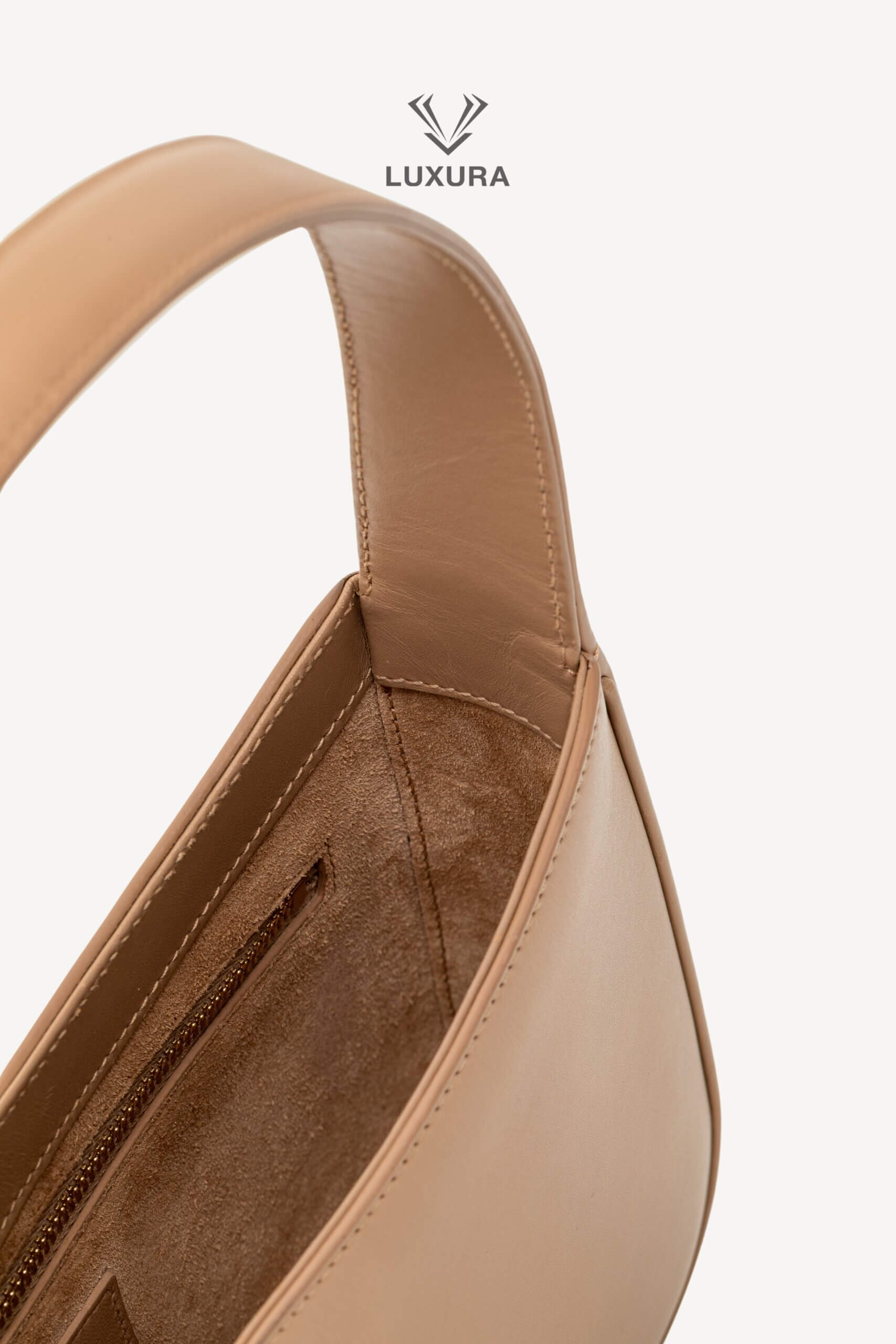 <span style="font-size: 10px;letter-spacing: .15em">NEW COLLECTION</span><br>            <strong>SAINT LAURENT</strong><br>            <div style="margin-top:10px;font-size:16px">Smooth Calfskin Le 5 A 7 Hobo Beige</div><br> - Image 19