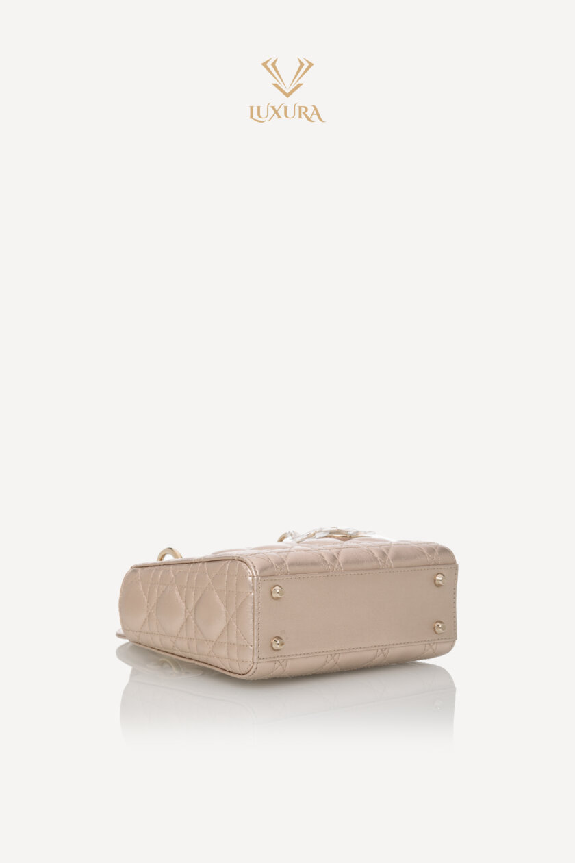 <span style="font-size: 10px; color: rgb(101, 101, 101);letter-spacing: .15em;">HARD TO FIND</span><br><strong> DIOR </strong><br><div style="margin-top:10px; font-size:16px;">Mini Lady Dior Bag Light Gold Cannage Calfskin </div><br> - Image 17