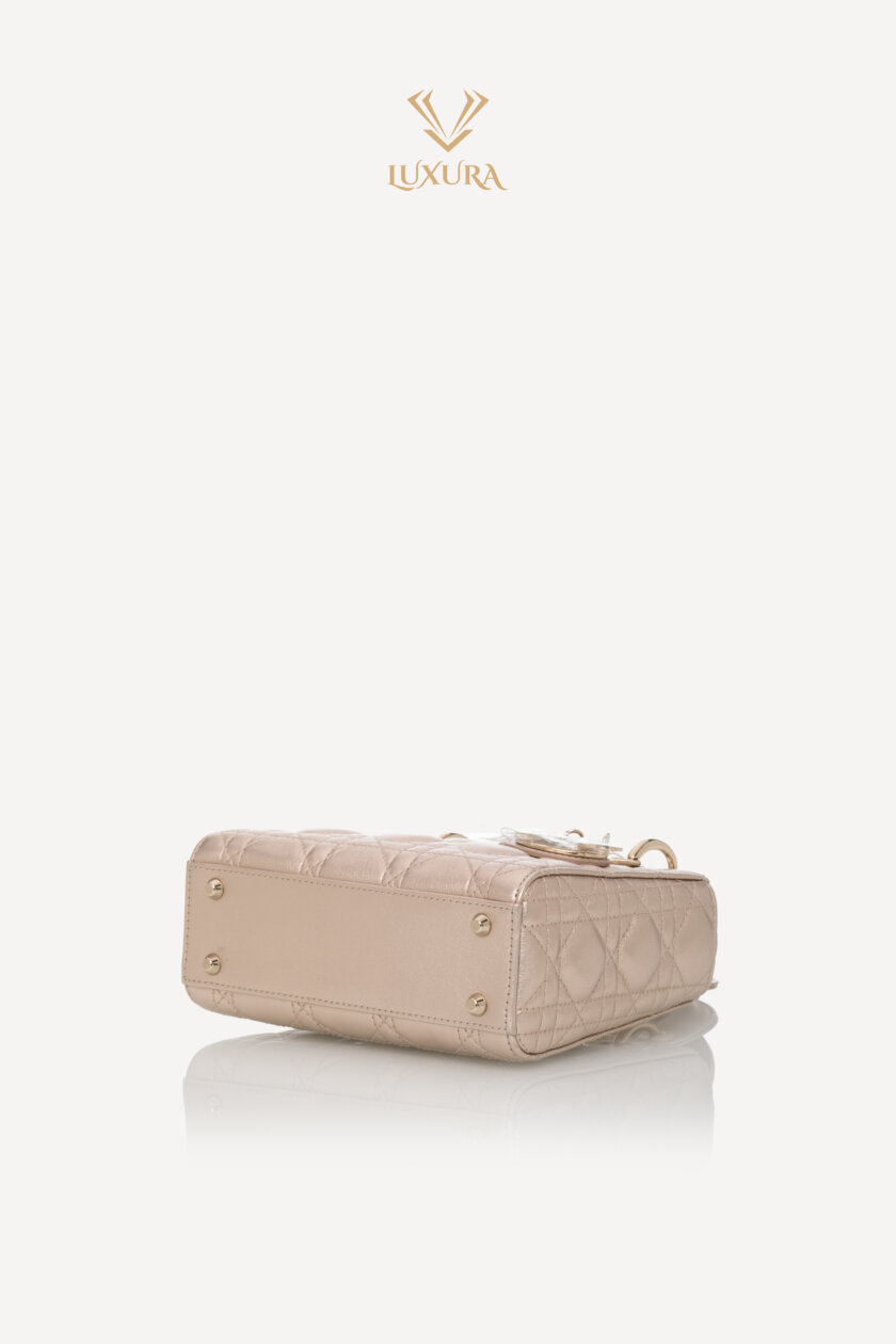 <span style="font-size: 10px; color: rgb(101, 101, 101);letter-spacing: .15em;">HARD TO FIND</span><br><strong> DIOR </strong><br><div style="margin-top:10px; font-size:16px;">Mini Lady Dior Bag Light Gold Cannage Calfskin </div><br> - Image 19