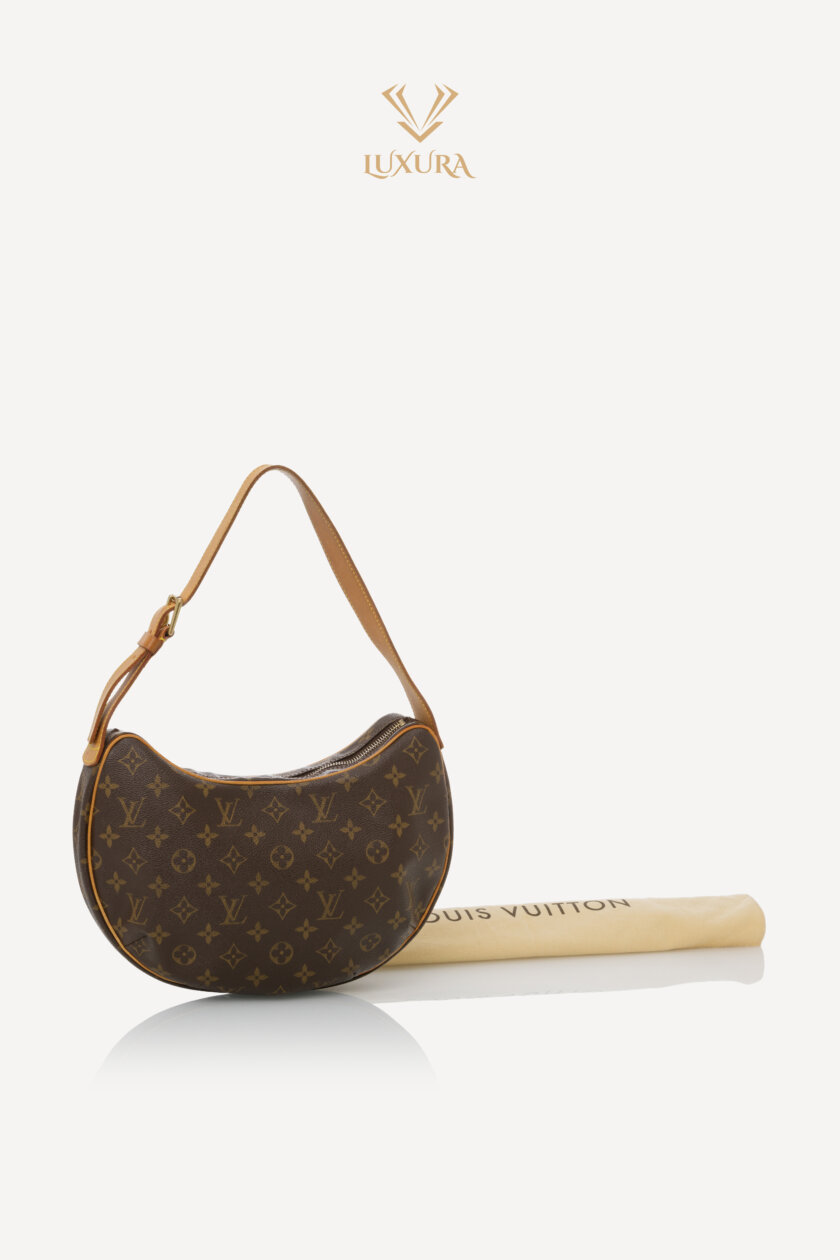 <span style="font-size: 10px; color: rgb(101, 101, 101);letter-spacing: .15em;">HARD TO FIND</span><br><strong> LOUIS VUITTON </strong><br><div style="margin-top:10px; font-size:16px;">Monogram Croissant MM </div><br> - Image 2