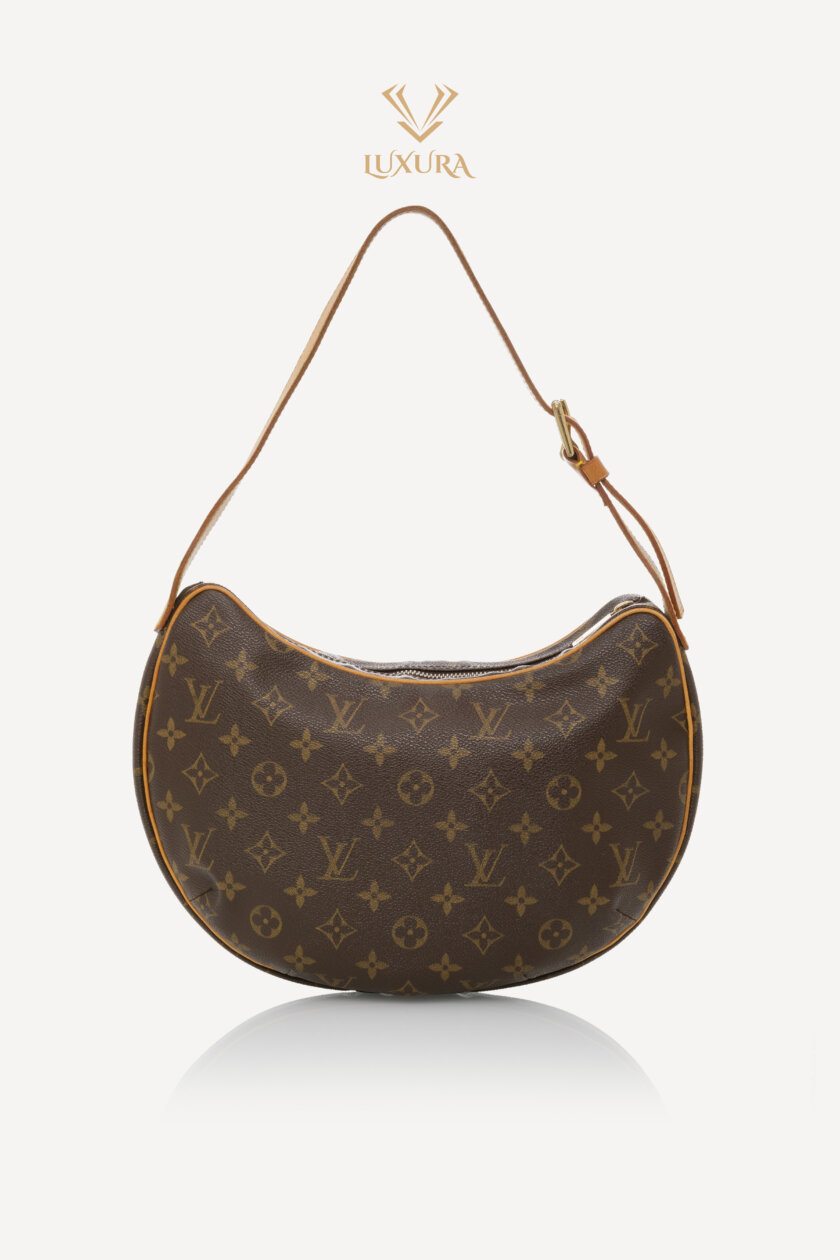 <span style="font-size: 10px; color: rgb(101, 101, 101);letter-spacing: .15em;">HARD TO FIND</span><br><strong> LOUIS VUITTON </strong><br><div style="margin-top:10px; font-size:16px;">Monogram Croissant MM </div><br> - Image 4