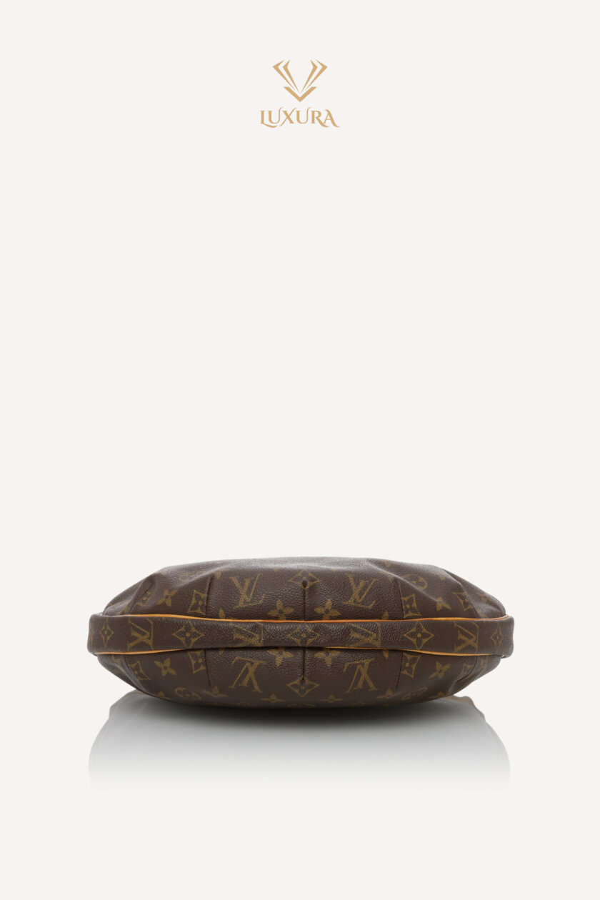 <span style="font-size: 10px; color: rgb(101, 101, 101);letter-spacing: .15em;">HARD TO FIND</span><br><strong> LOUIS VUITTON </strong><br><div style="margin-top:10px; font-size:16px;">Monogram Croissant MM </div><br> - Image 13