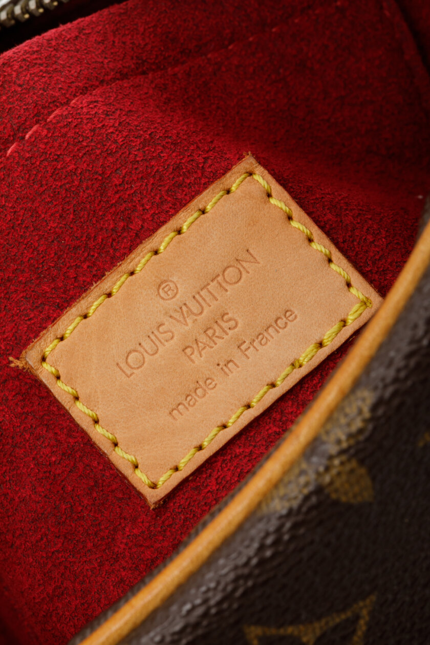 <span style="font-size: 10px; color: rgb(101, 101, 101);letter-spacing: .15em;">HARD TO FIND</span><br><strong> LOUIS VUITTON </strong><br><div style="margin-top:10px; font-size:16px;">Monogram Croissant MM </div><br> - Image 9
