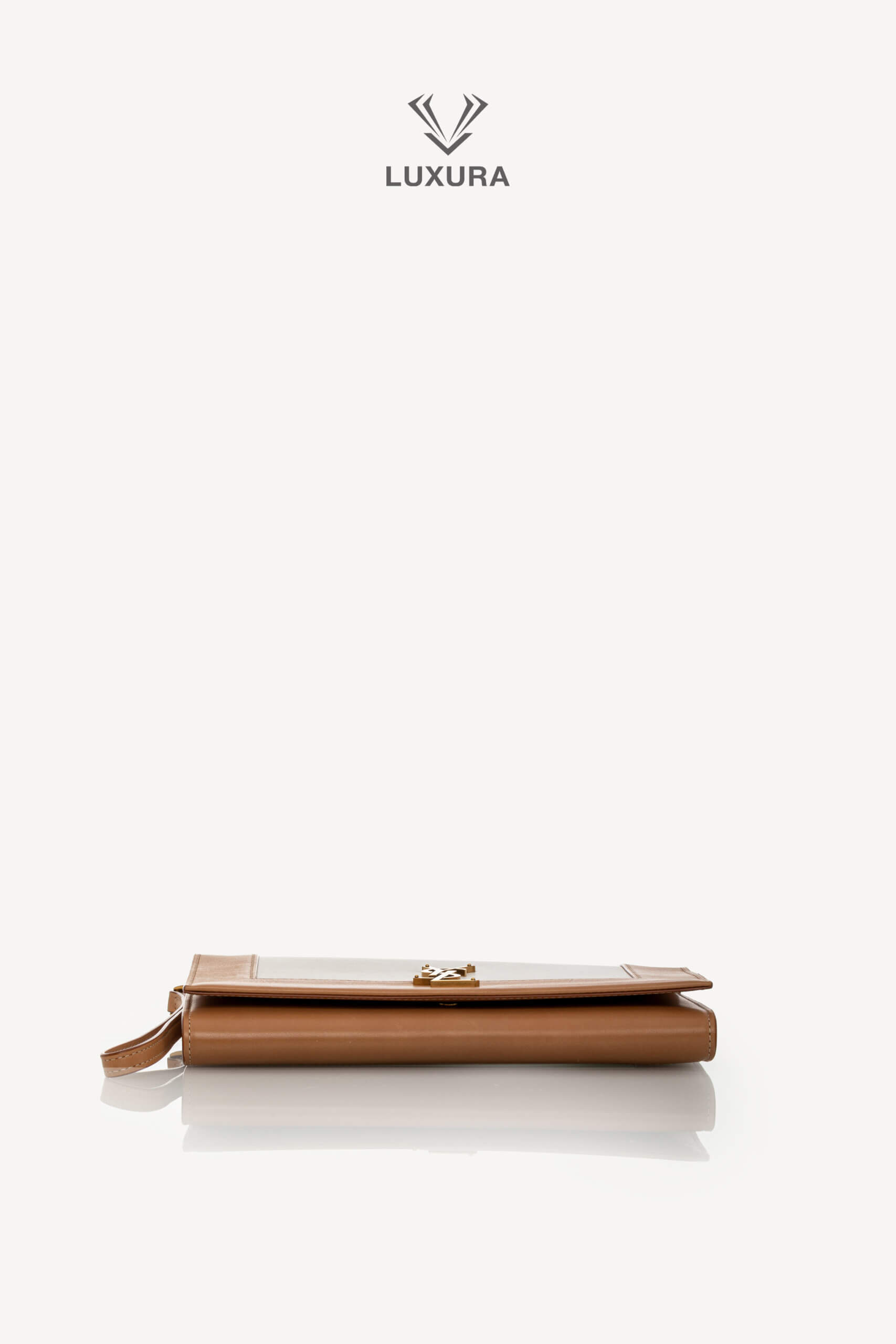 <span style="font-size: 10px;letter-spacing: .15em">HARD TO FIND</span><br>            <strong>SAINT LAURENT</strong><br>            <div style="margin-top:10px;font-size:16px">Nappa Calfskin Two-Toned Monogram Pouch Off-White Brown</div><br> - Image 19