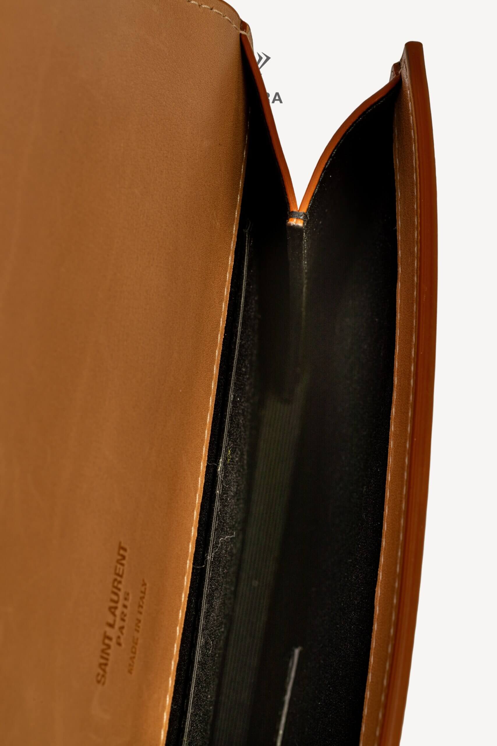 <span style="font-size: 10px;letter-spacing: .15em">HARD TO FIND</span><br>            <strong>SAINT LAURENT</strong><br>            <div style="margin-top:10px;font-size:16px">Nappa Calfskin Two-Toned Monogram Pouch Off-White Brown</div><br> - Image 14