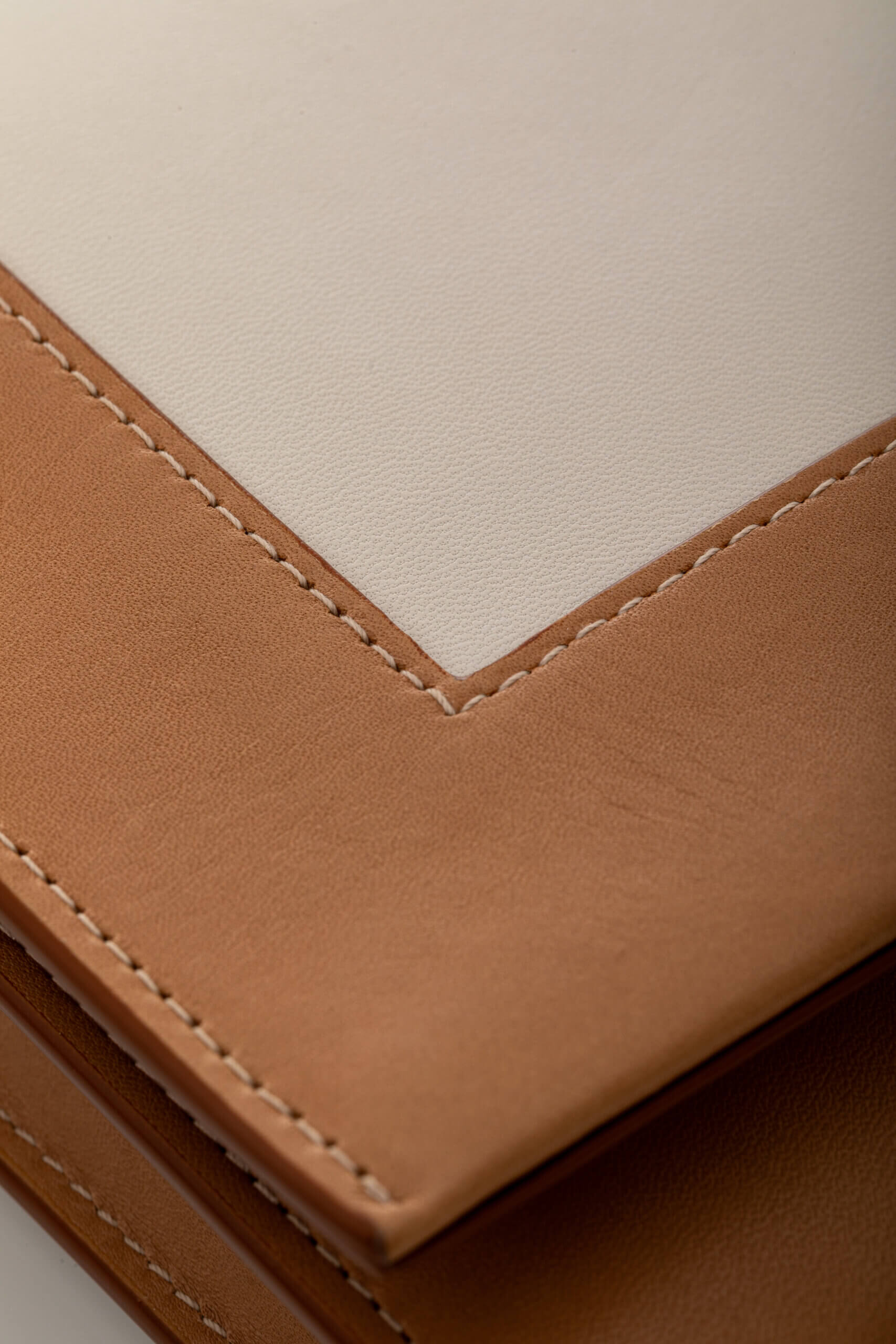 <span style="font-size: 10px;letter-spacing: .15em">HARD TO FIND</span><br>            <strong>SAINT LAURENT</strong><br>            <div style="margin-top:10px;font-size:16px">Nappa Calfskin Two-Toned Monogram Pouch Off-White Brown</div><br> - Image 16