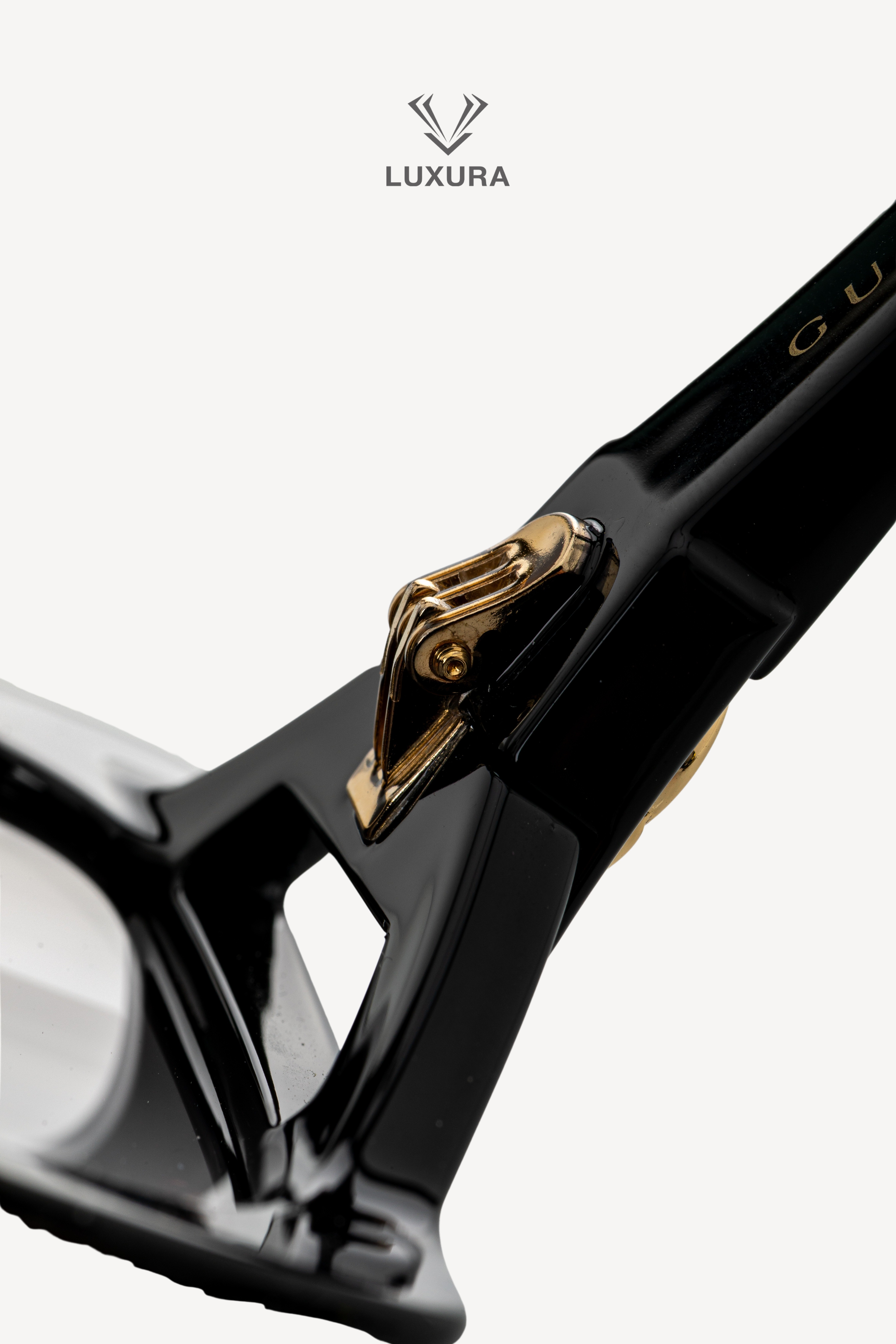 <span style="font-size: 10px; color: rgb(101, 101, 101);letter-spacing: .15em;">HARD TO FIND</span><br><strong> GUCCI </strong><br><div style="margin-top:10px; font-size:16px;">GG0876S 01 Sunglasses Black</div><br> - Image 12