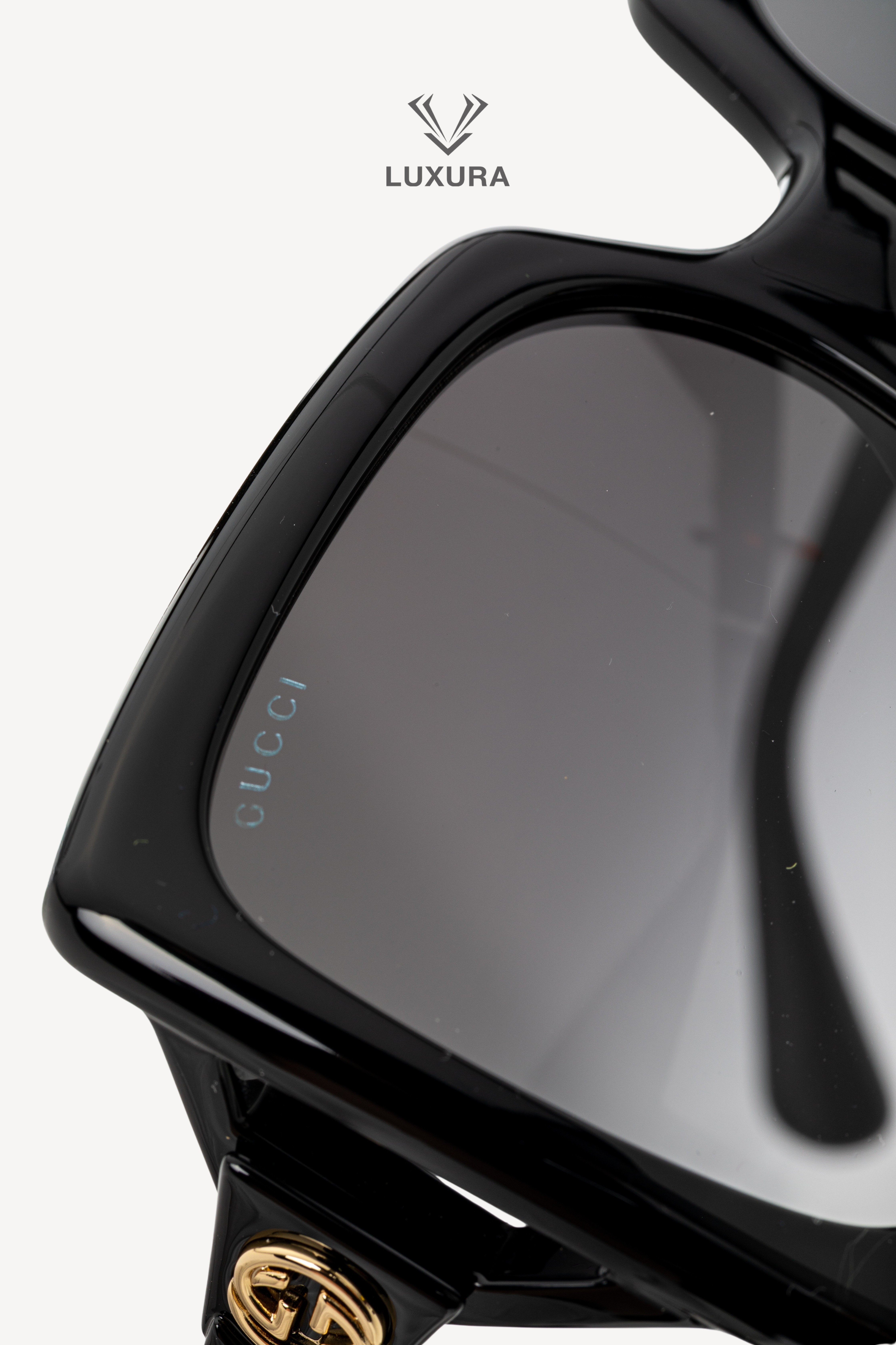 <span style="font-size: 10px; color: rgb(101, 101, 101);letter-spacing: .15em;">HARD TO FIND</span><br><strong> GUCCI </strong><br><div style="margin-top:10px; font-size:16px;">GG0876S 01 Sunglasses Black</div><br> - Image 11