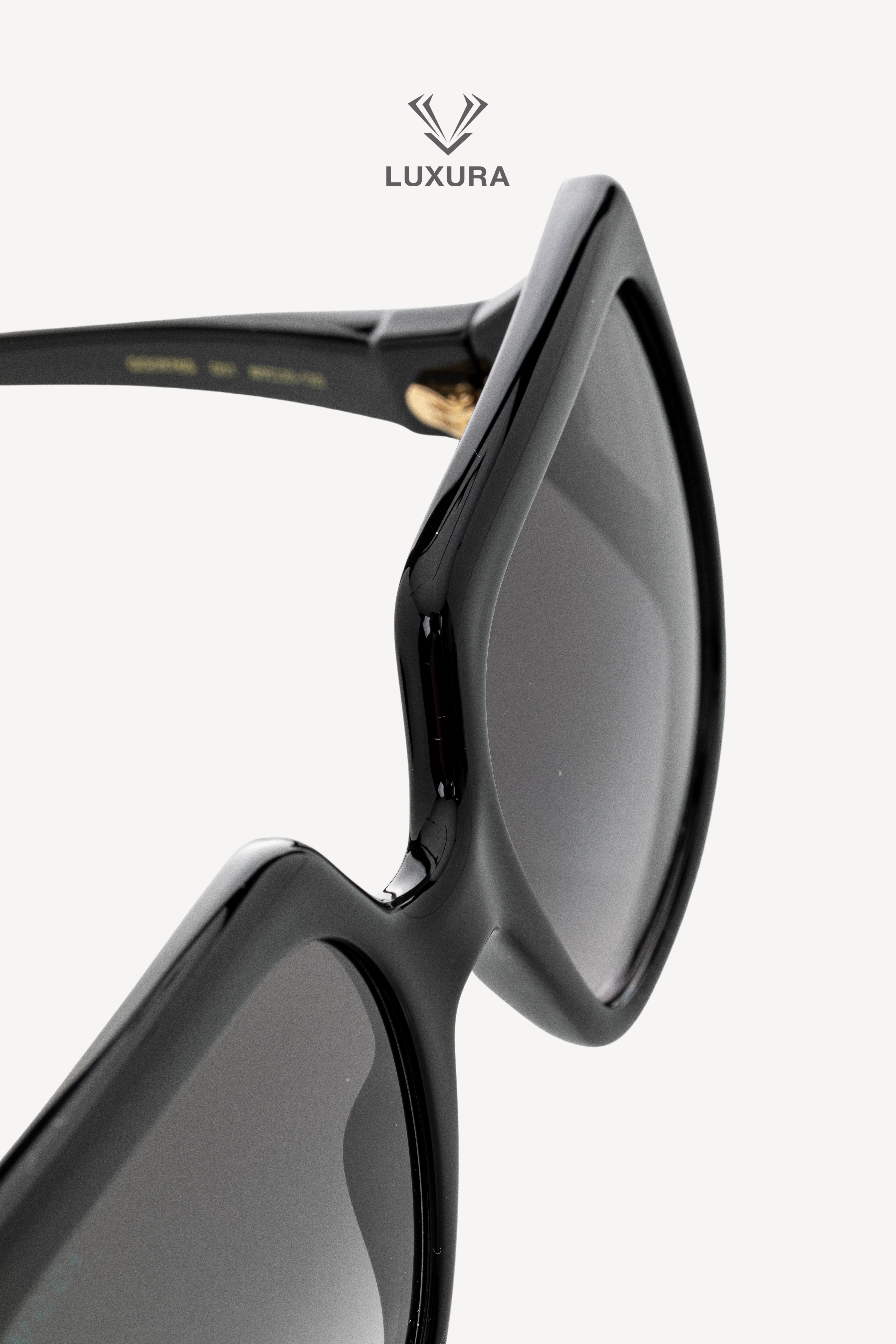 <span style="font-size: 10px; color: rgb(101, 101, 101);letter-spacing: .15em;">HARD TO FIND</span><br><strong> GUCCI </strong><br><div style="margin-top:10px; font-size:16px;">GG0876S 01 Sunglasses Black</div><br> - Image 8