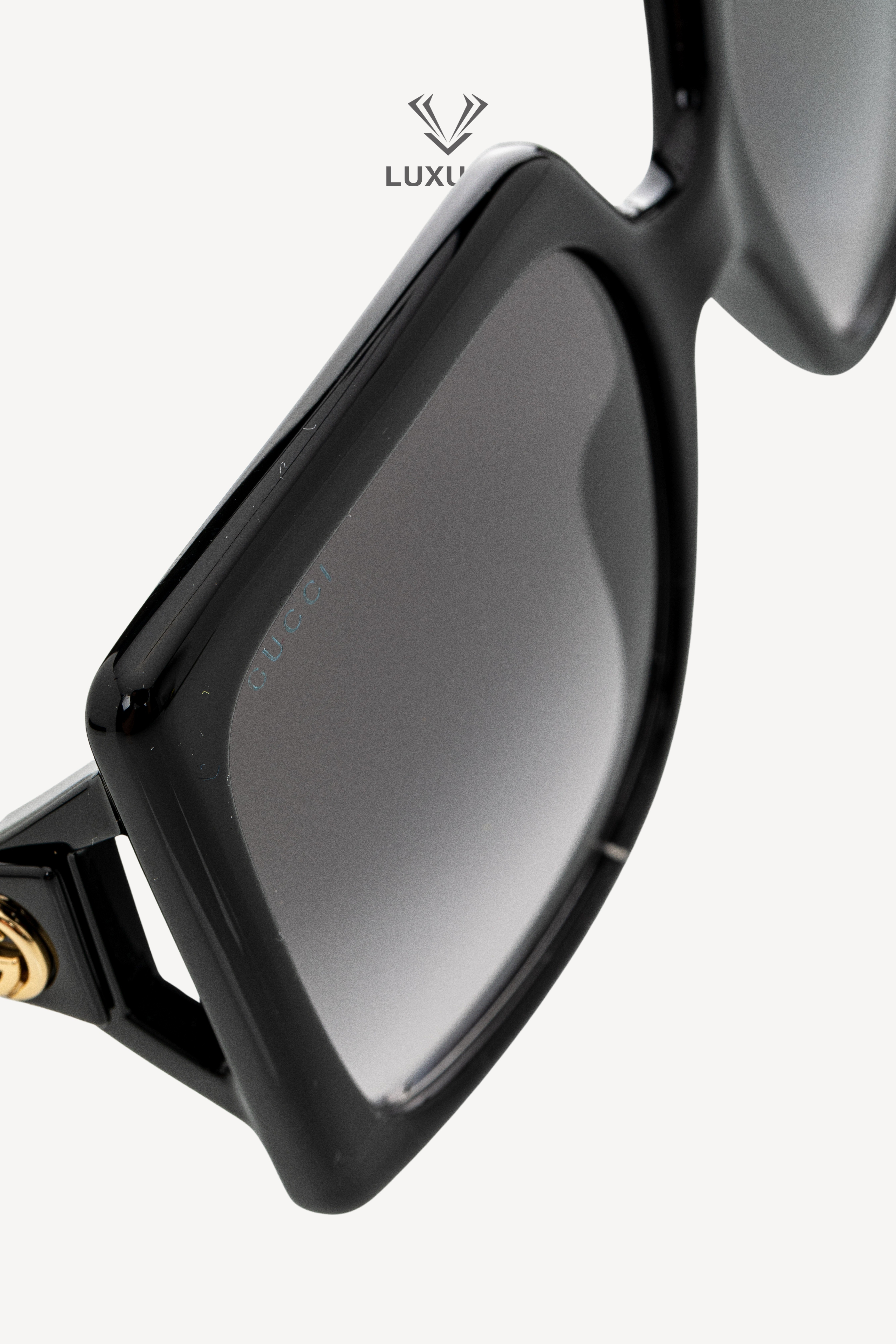 <span style="font-size: 10px; color: rgb(101, 101, 101);letter-spacing: .15em;">HARD TO FIND</span><br><strong> GUCCI </strong><br><div style="margin-top:10px; font-size:16px;">GG0876S 01 Sunglasses Black</div><br> - Image 10