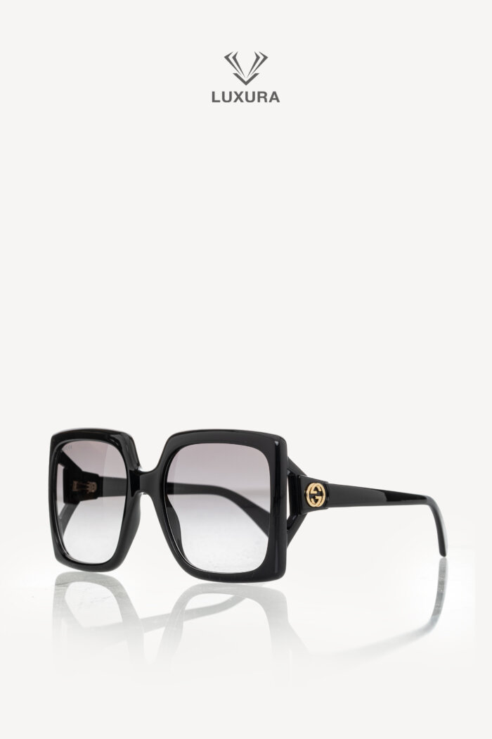 <span style="font-size: 10px; color: rgb(101, 101, 101);letter-spacing: .15em;">HARD TO FIND</span><br><strong> GUCCI </strong><br><div style="margin-top:10px; font-size:16px;">GG0876S 01 Sunglasses Black</div><br>