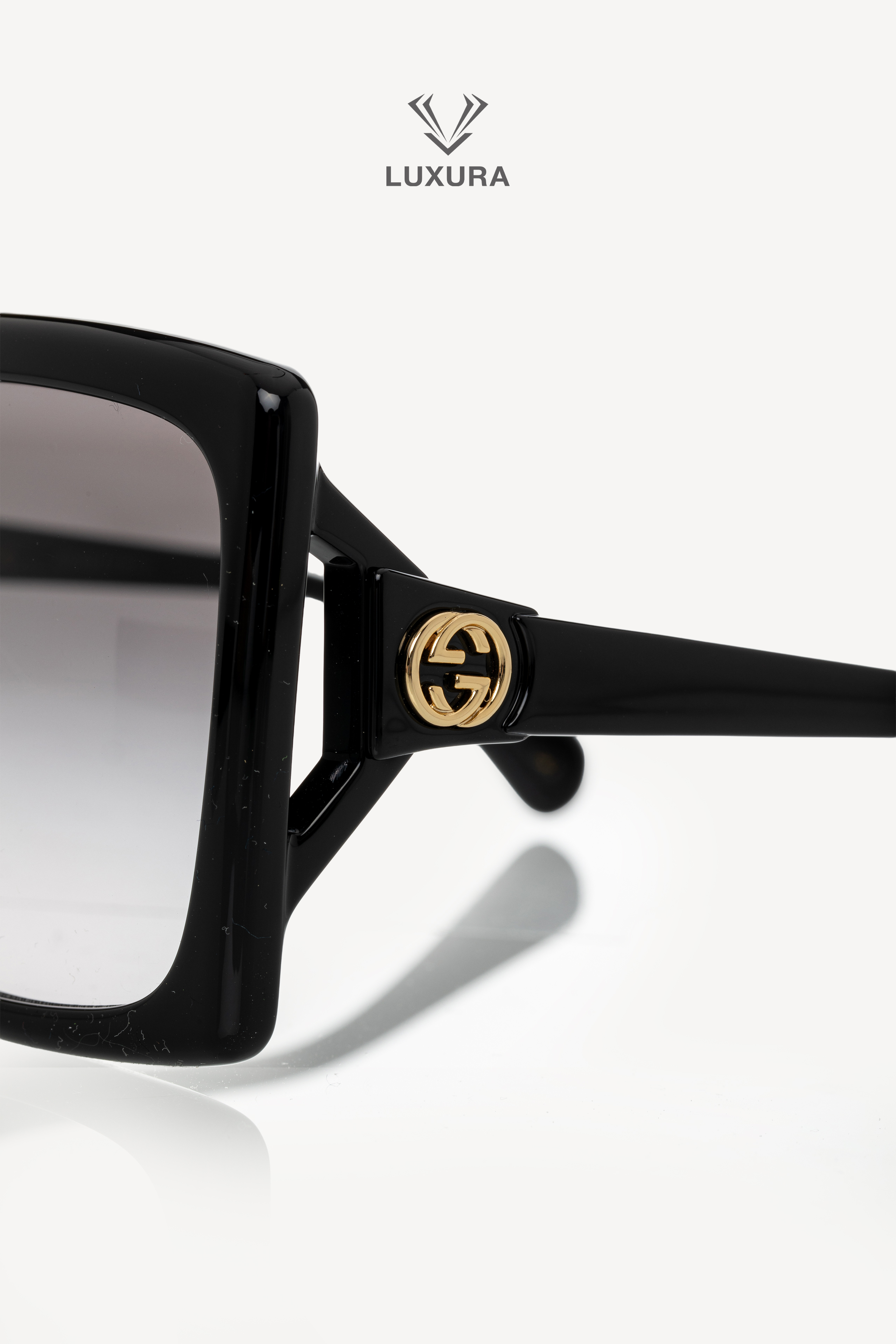 <span style="font-size: 10px; color: rgb(101, 101, 101);letter-spacing: .15em;">HARD TO FIND</span><br><strong> GUCCI </strong><br><div style="margin-top:10px; font-size:16px;">GG0876S 01 Sunglasses Black</div><br> - Image 7
