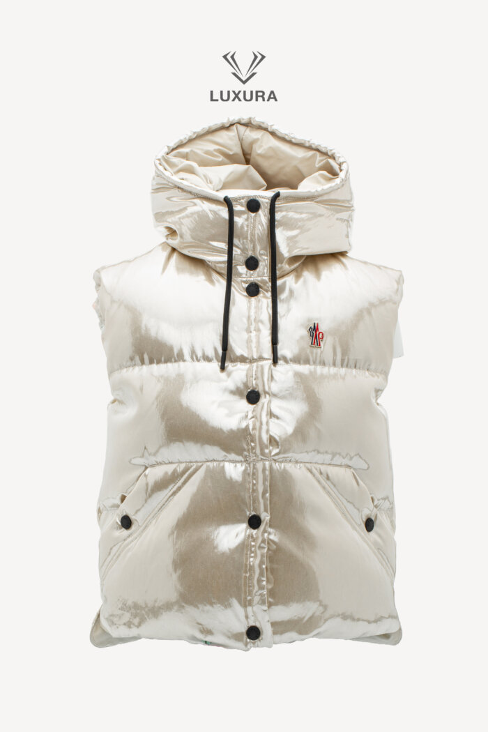 <span style="font-size: 10px;letter-spacing: .15em">BEST DEAL</span><br>            <strong>MONCLER</strong><br>            <div style="margin-top:10px;font-size:16px">Grenoble Ramess Puffer Vest 1</div><br>