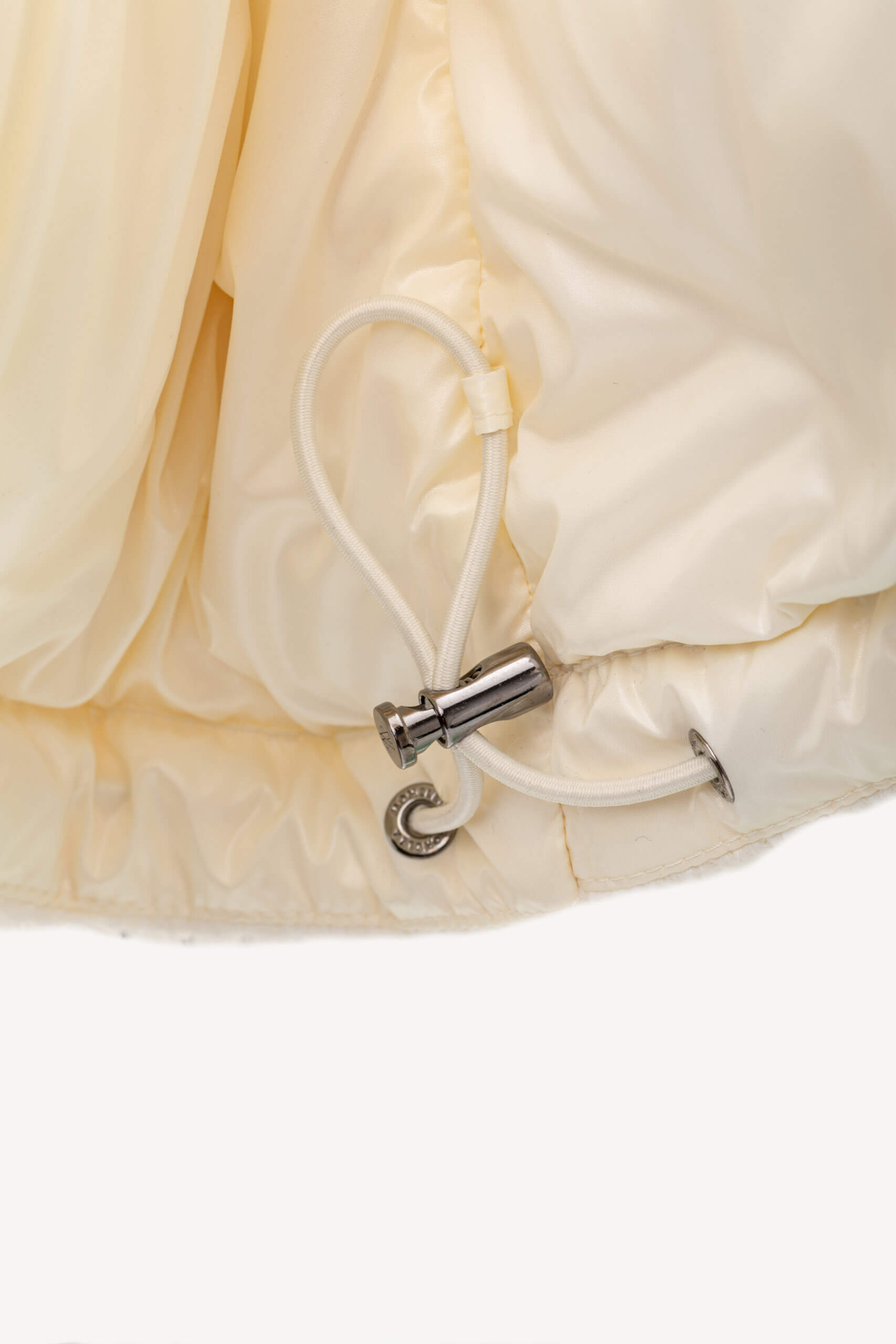 <span style="font-size: 10px;letter-spacing: .15em">BEST DEAL</span><br>            <strong>MONCLER</strong><br>            <div style="margin-top:10px;font-size:16px">Daos Hooded Corduroy Short Down Jacket Beige 0 ( xs-s )</div><br> - Image 17