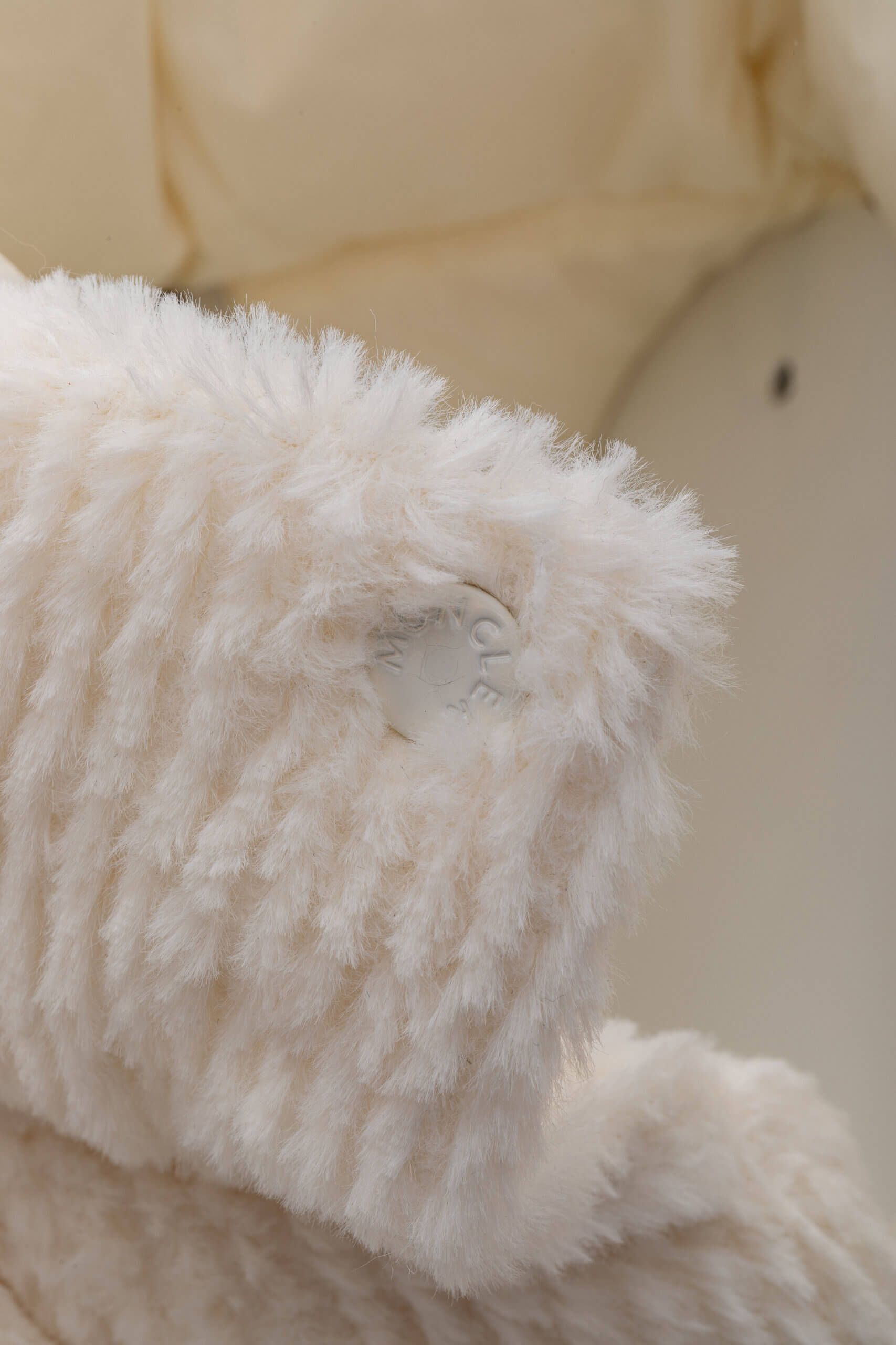 <span style="font-size: 10px;letter-spacing: .15em">BEST DEAL</span><br>            <strong>MONCLER</strong><br>            <div style="margin-top:10px;font-size:16px">Daos Hooded Corduroy Short Down Jacket Beige 0 ( xs-s )</div><br> - Image 12