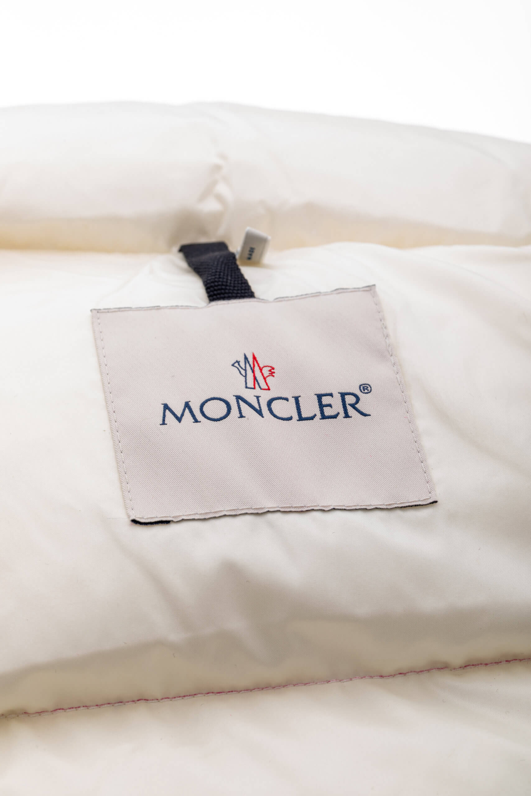 <span style="font-size: 10px;letter-spacing: .15em">BEST DEAL</span><br>            <strong>MONCLER</strong><br>            <div style="margin-top:10px;font-size:16px">Daos Hooded Corduroy Short Down Jacket Beige 0 ( xs-s )</div><br> - Image 16