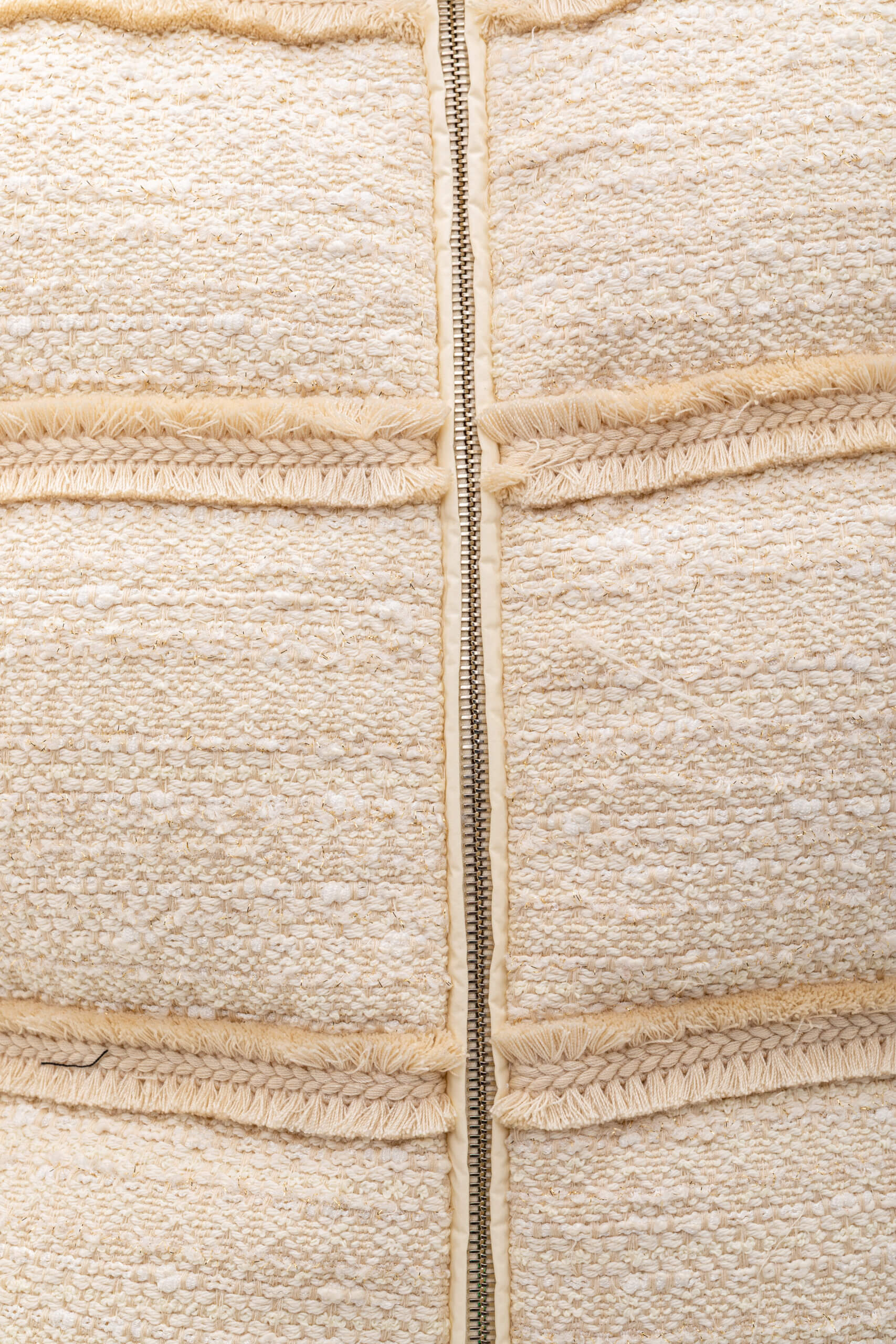 <span style="font-size: 10px;letter-spacing: .15em">BEST DEAL</span><br>            <strong>MONCLER</strong><br>            <div style="margin-top:10px;font-size:16px">Aucun Tweed Puffer Jacket Open White 0 </div><br> - Image 8