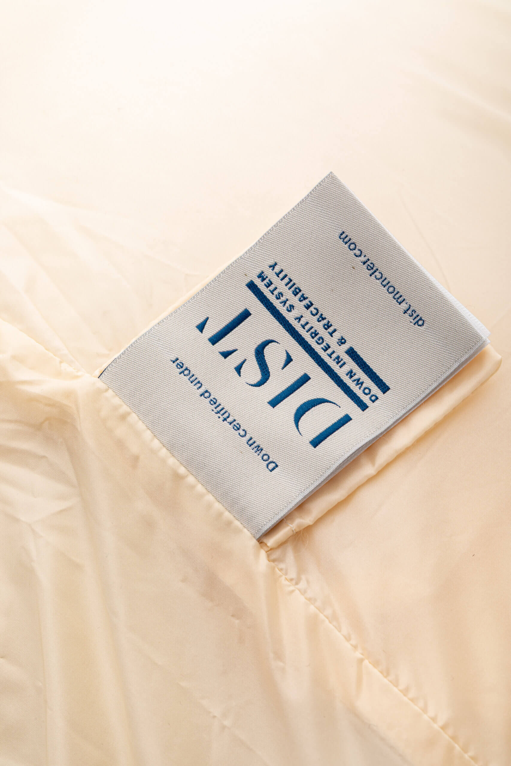 <span style="font-size: 10px;letter-spacing: .15em">BEST DEAL</span><br>            <strong>MONCLER</strong><br>            <div style="margin-top:10px;font-size:16px">Aucun Tweed Puffer Jacket Open White 0 </div><br> - Image 12