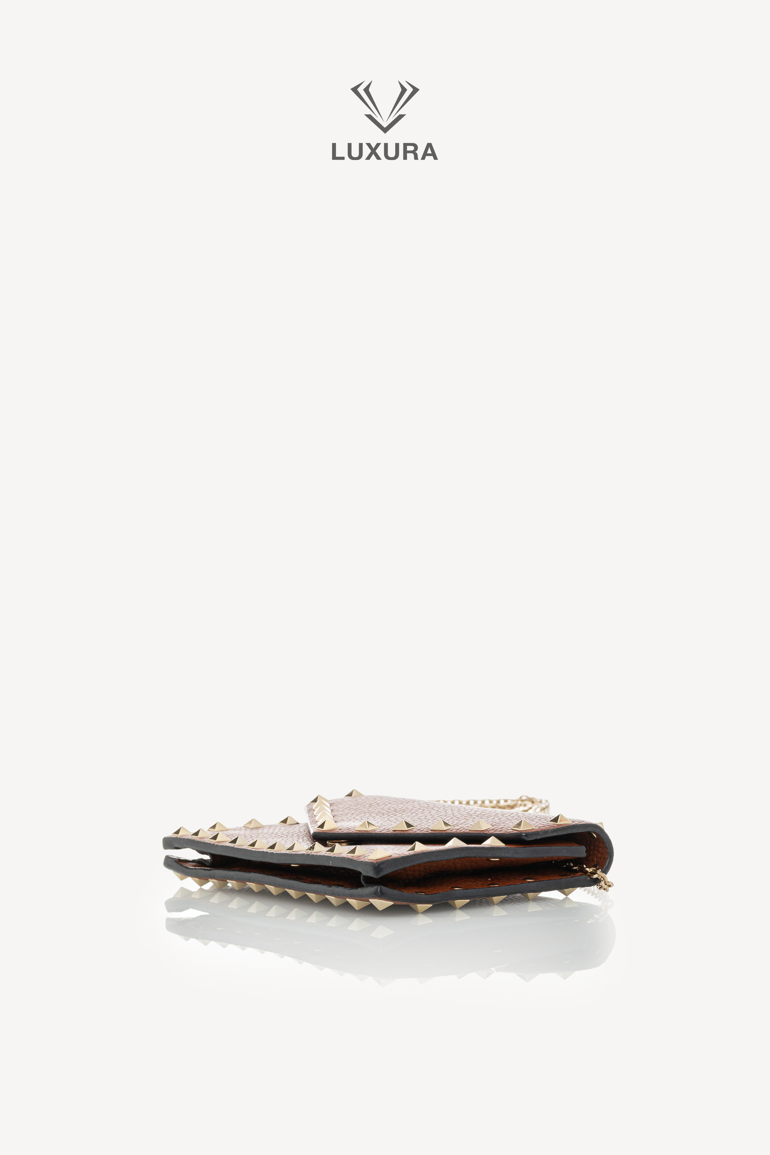 <span style="font-size: 10px;letter-spacing: .15em">HARD TO FIND</span><br>            <strong>VALENTINO</strong><br>            <div style="margin-top:10px;font-size:16px">Garavani Rockstud Chain Shoulder Bag Leather Brown</div><br> - Image 24