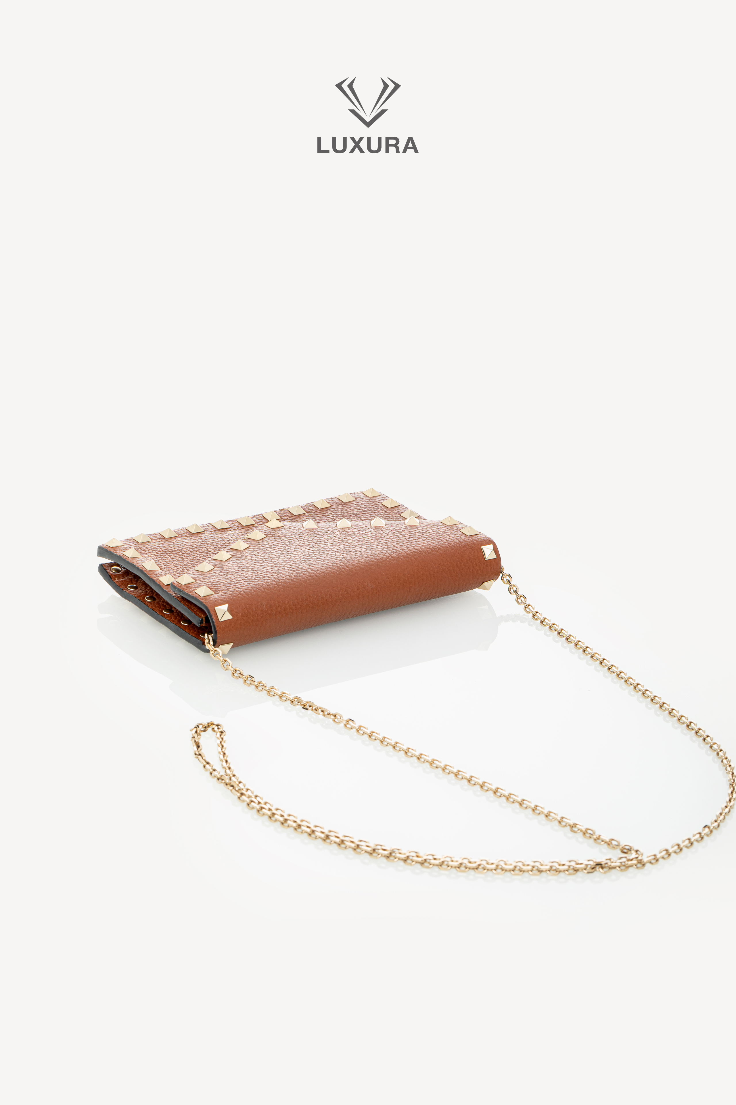 <span style="font-size: 10px;letter-spacing: .15em">HARD TO FIND</span><br>            <strong>VALENTINO</strong><br>            <div style="margin-top:10px;font-size:16px">Garavani Rockstud Chain Shoulder Bag Leather Brown</div><br> - Image 4