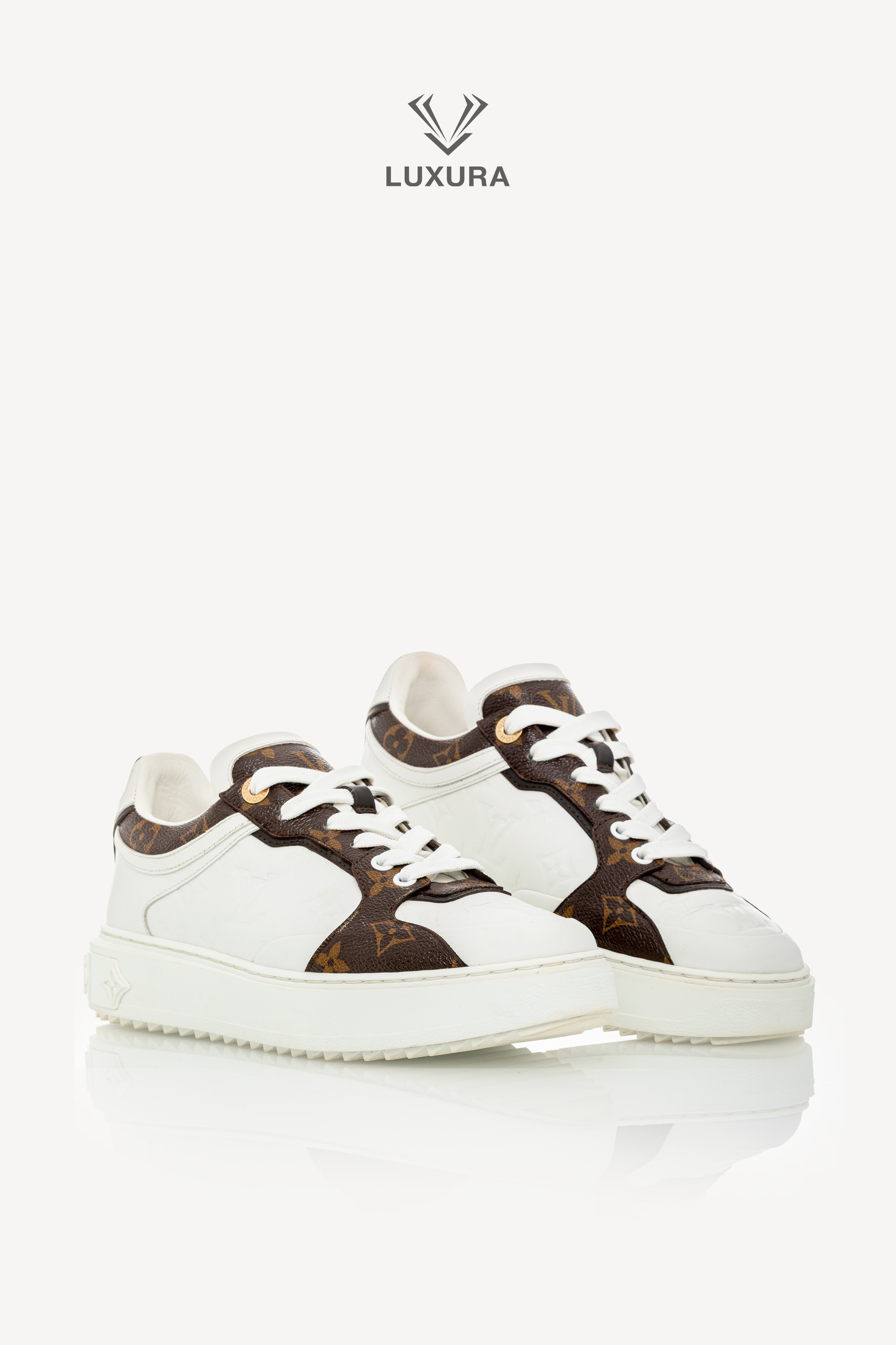 <span style="font-size: 10px;letter-spacing: .15em">BEST DEAL</span><br>            <strong>LOUIS VUITTON</strong><br>            <div style="margin-top:10px;font-size:16px">Calfskin Embossed Monogram Time Out Sneakers White 39</div><br> - Image 4