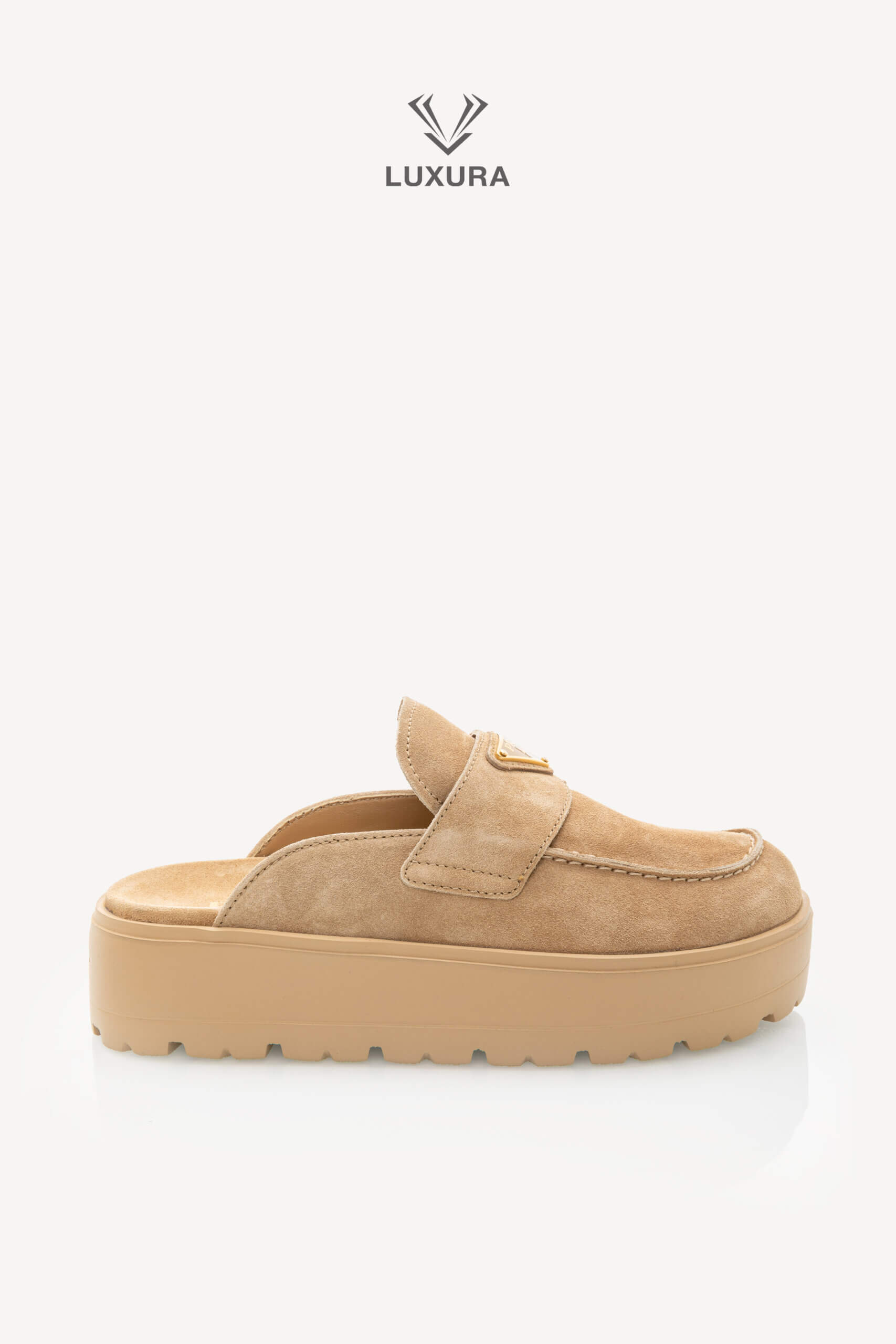 <span style="font-size: 10px;letter-spacing: .15em">NEW COLLECTION</span><br>            <strong>PRADA</strong><br>            <div style="margin-top:10px;font-size:16px">Triangle-Logo Round-Toe Slippers 40.5</div><br> - Image 7
