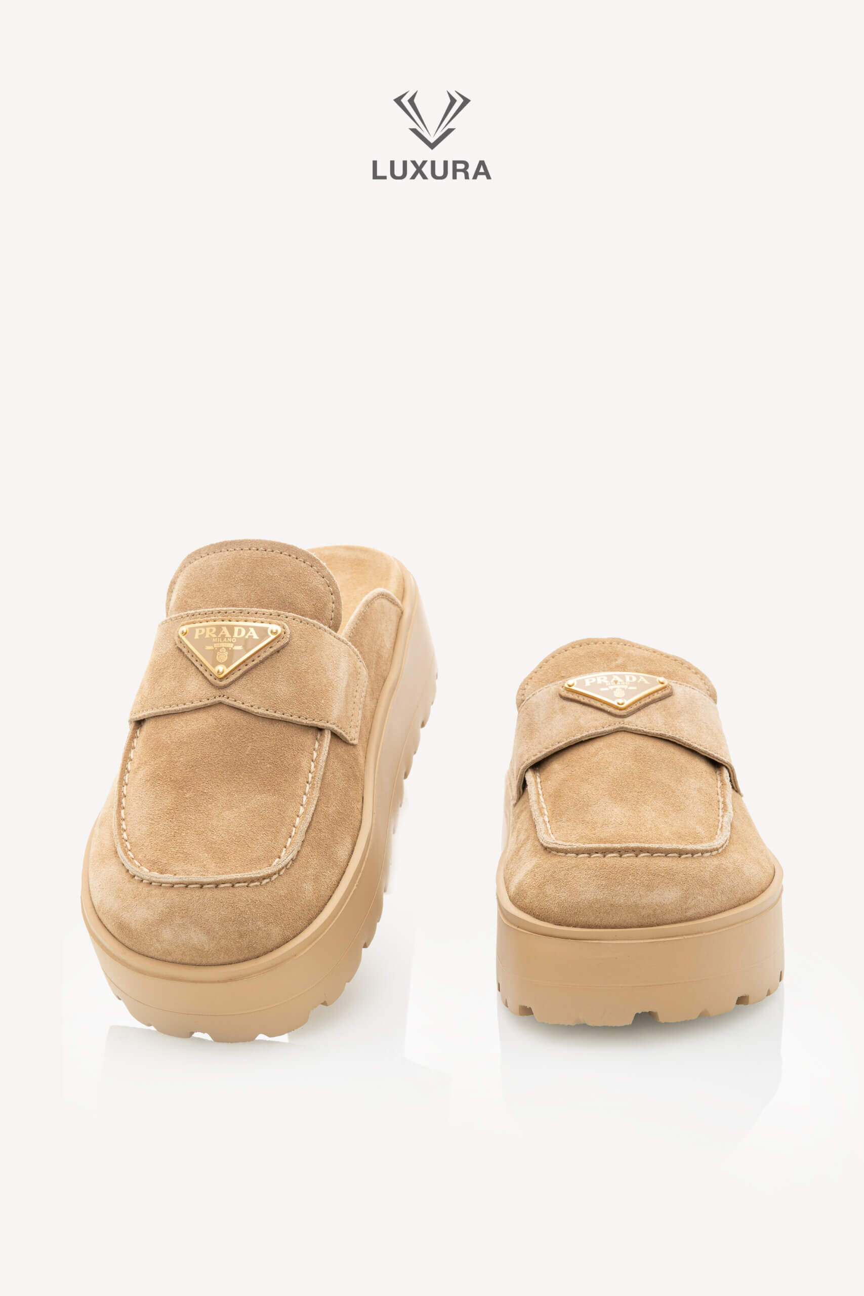 <span style="font-size: 10px;letter-spacing: .15em">NEW COLLECTION</span><br>            <strong>PRADA</strong><br>            <div style="margin-top:10px;font-size:16px">Triangle-Logo Round-Toe Slippers 40.5</div><br> - Image 3