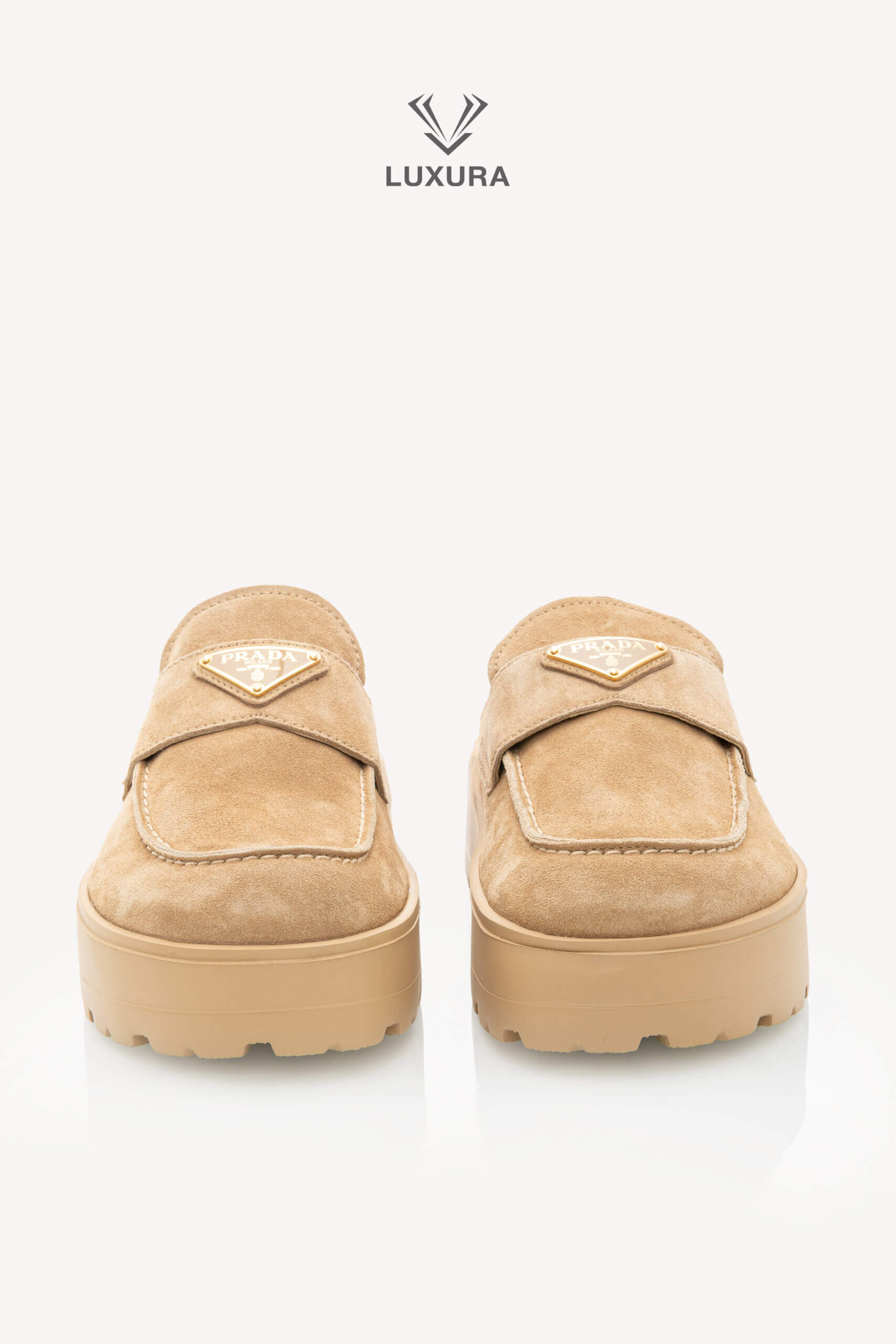 <span style="font-size: 10px;letter-spacing: .15em">NEW COLLECTION</span><br>            <strong>PRADA</strong><br>            <div style="margin-top:10px;font-size:16px">Triangle-Logo Round-Toe Slippers 40.5</div><br> - Image 5