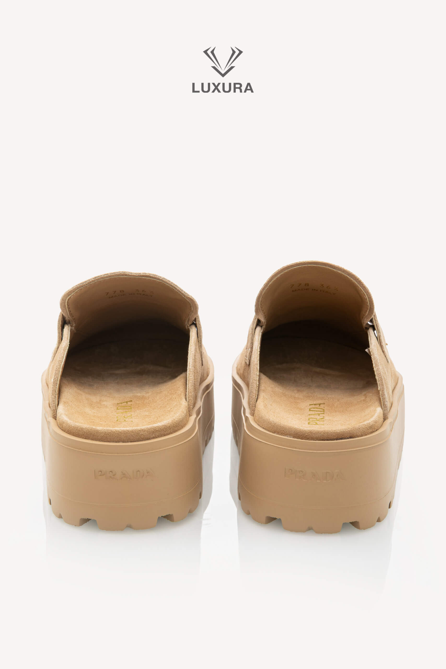 <span style="font-size: 10px;letter-spacing: .15em">NEW COLLECTION</span><br>            <strong>PRADA</strong><br>            <div style="margin-top:10px;font-size:16px">Triangle-Logo Round-Toe Slippers 40.5</div><br> - Image 6