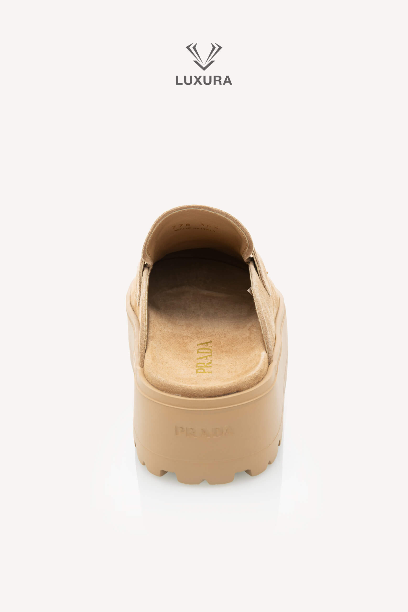 <span style="font-size: 10px;letter-spacing: .15em">NEW COLLECTION</span><br>            <strong>PRADA</strong><br>            <div style="margin-top:10px;font-size:16px">Triangle-Logo Round-Toe Slippers 40.5</div><br> - Image 12
