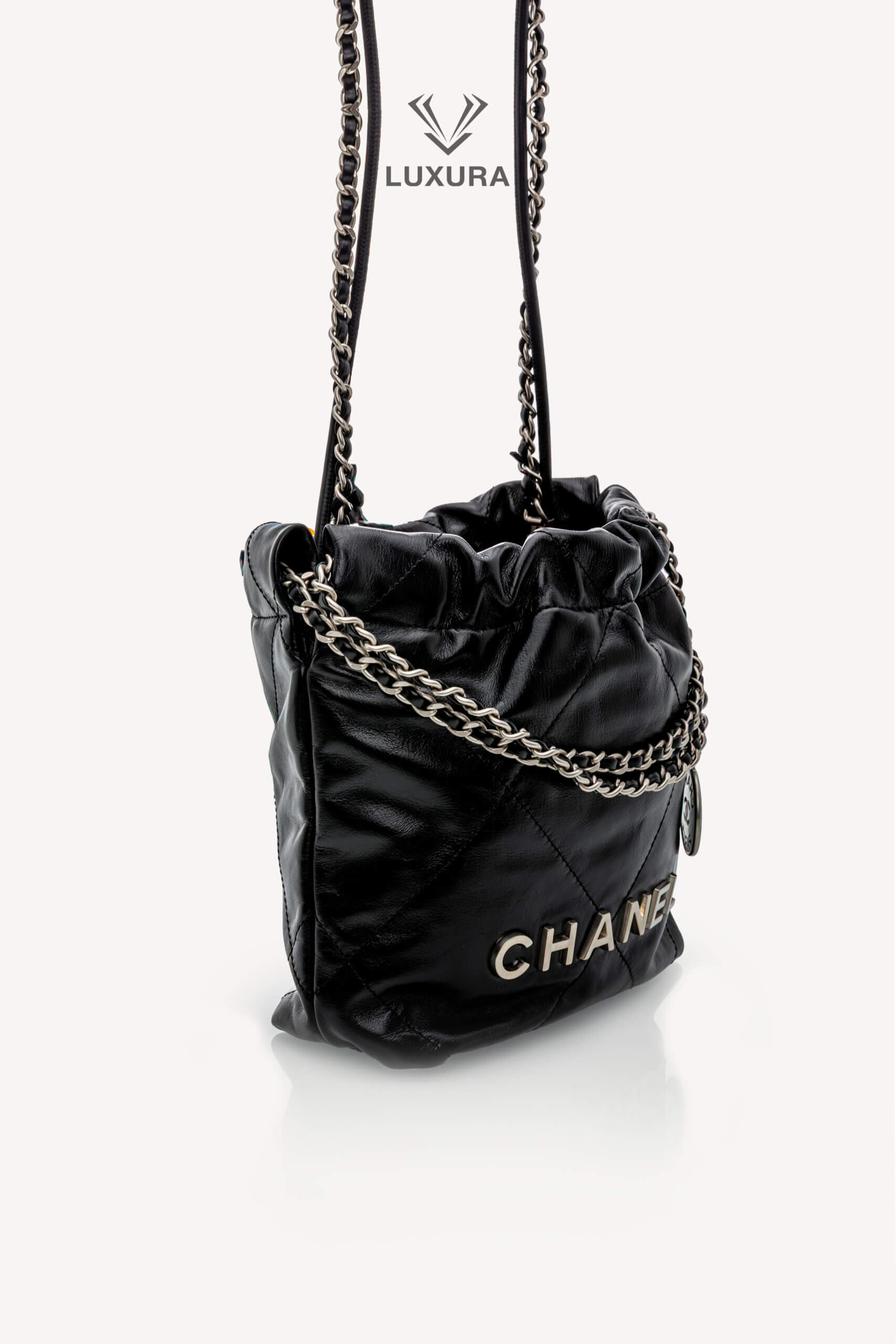 <span style="font-size: 10px;letter-spacing: .15em">NEW COLLECTION</span><br>            <strong>CHANEL</strong><br>            <div style="margin-top:10px;font-size:16px">22 Mini Handbag Shiny Calfskin and Silver Tone Metal Black </div><br> - Image 3