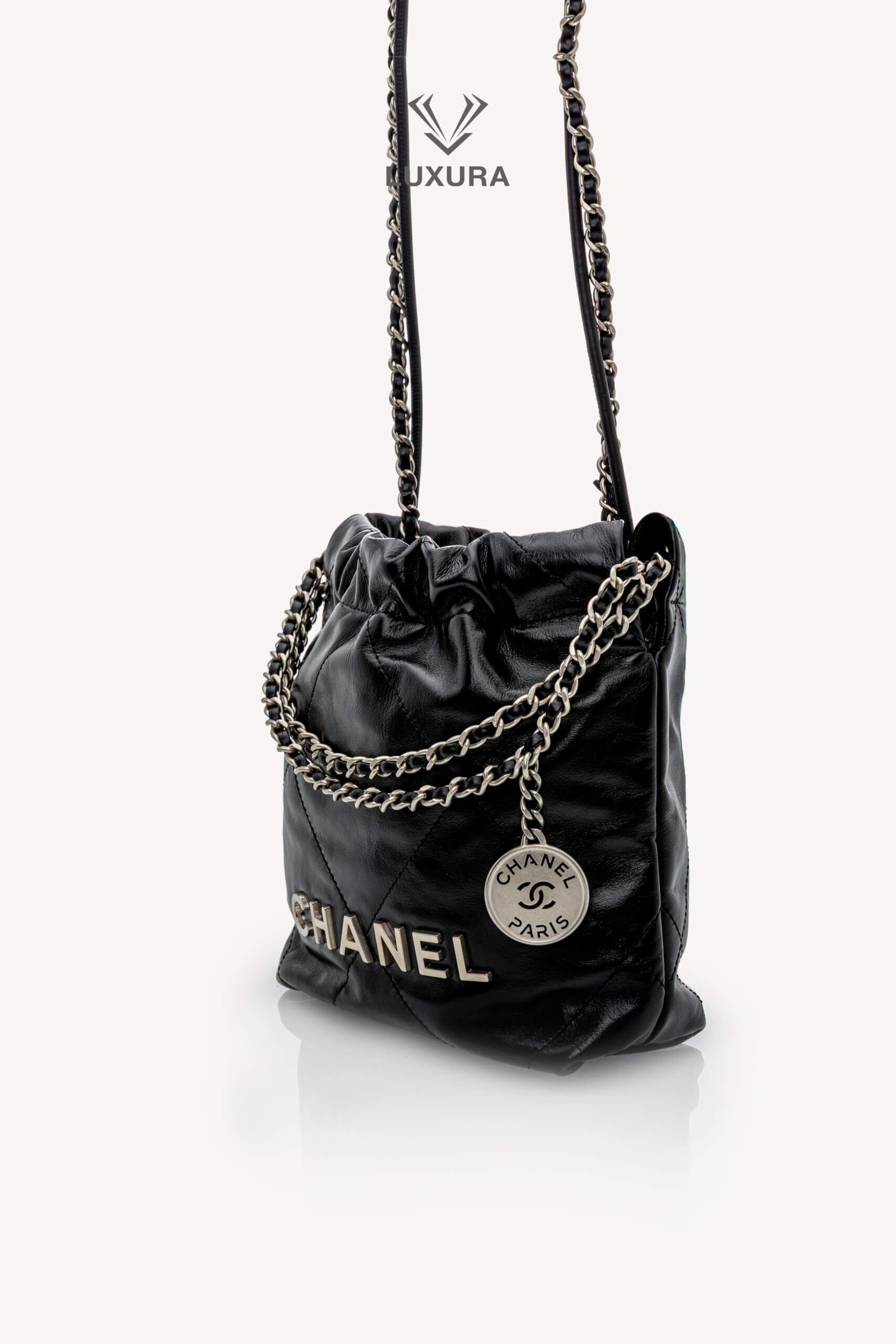 <span style="font-size: 10px;letter-spacing: .15em">NEW COLLECTION</span><br>            <strong>CHANEL</strong><br>            <div style="margin-top:10px;font-size:16px">22 Mini Handbag Shiny Calfskin and Silver Tone Metal Black </div><br> - Image 10