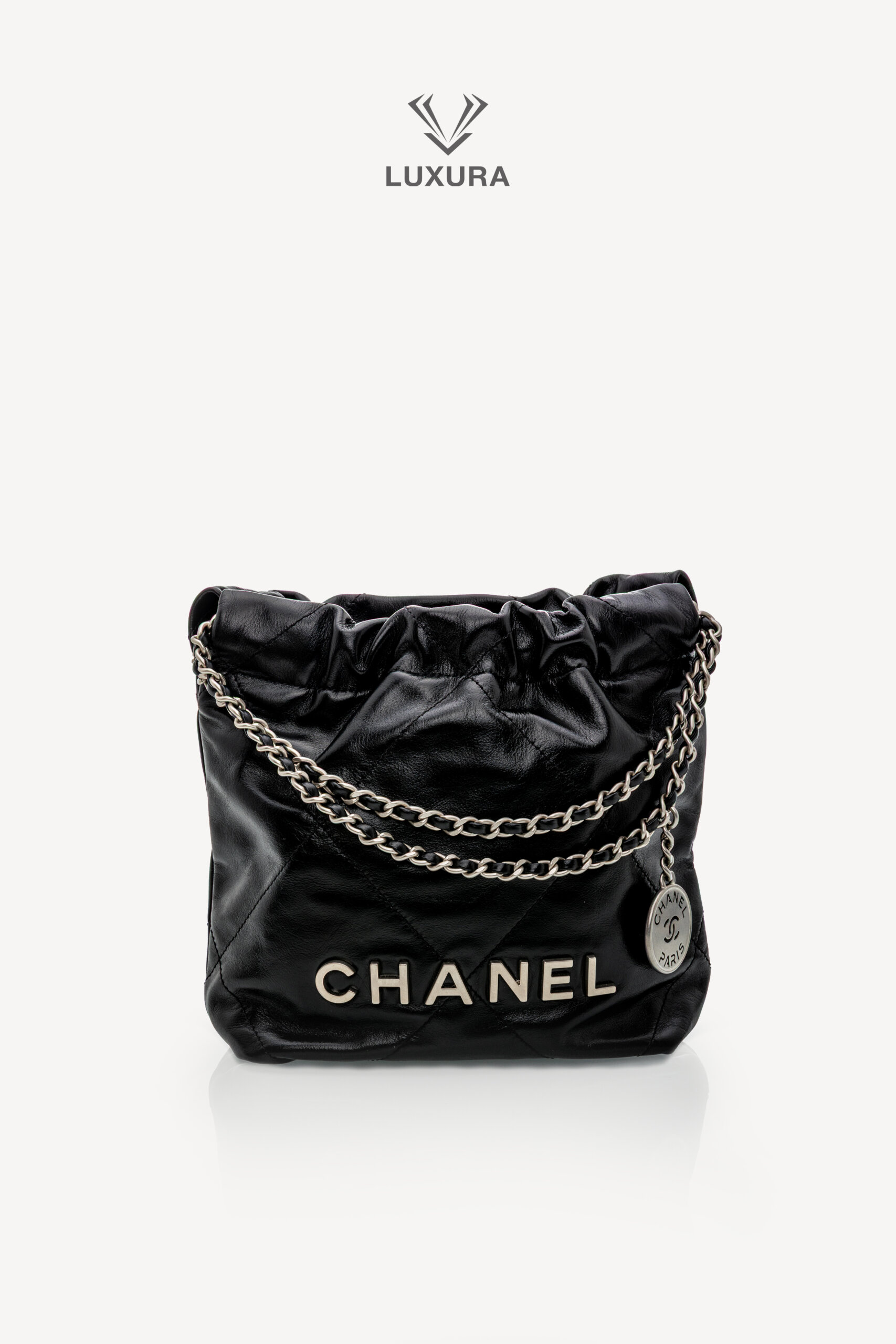 <span style="font-size: 10px;letter-spacing: .15em">NEW COLLECTION</span><br>            <strong>CHANEL</strong><br>            <div style="margin-top:10px;font-size:16px">22 Mini Handbag Shiny Calfskin and Silver Tone Metal Black </div><br> - Image 5