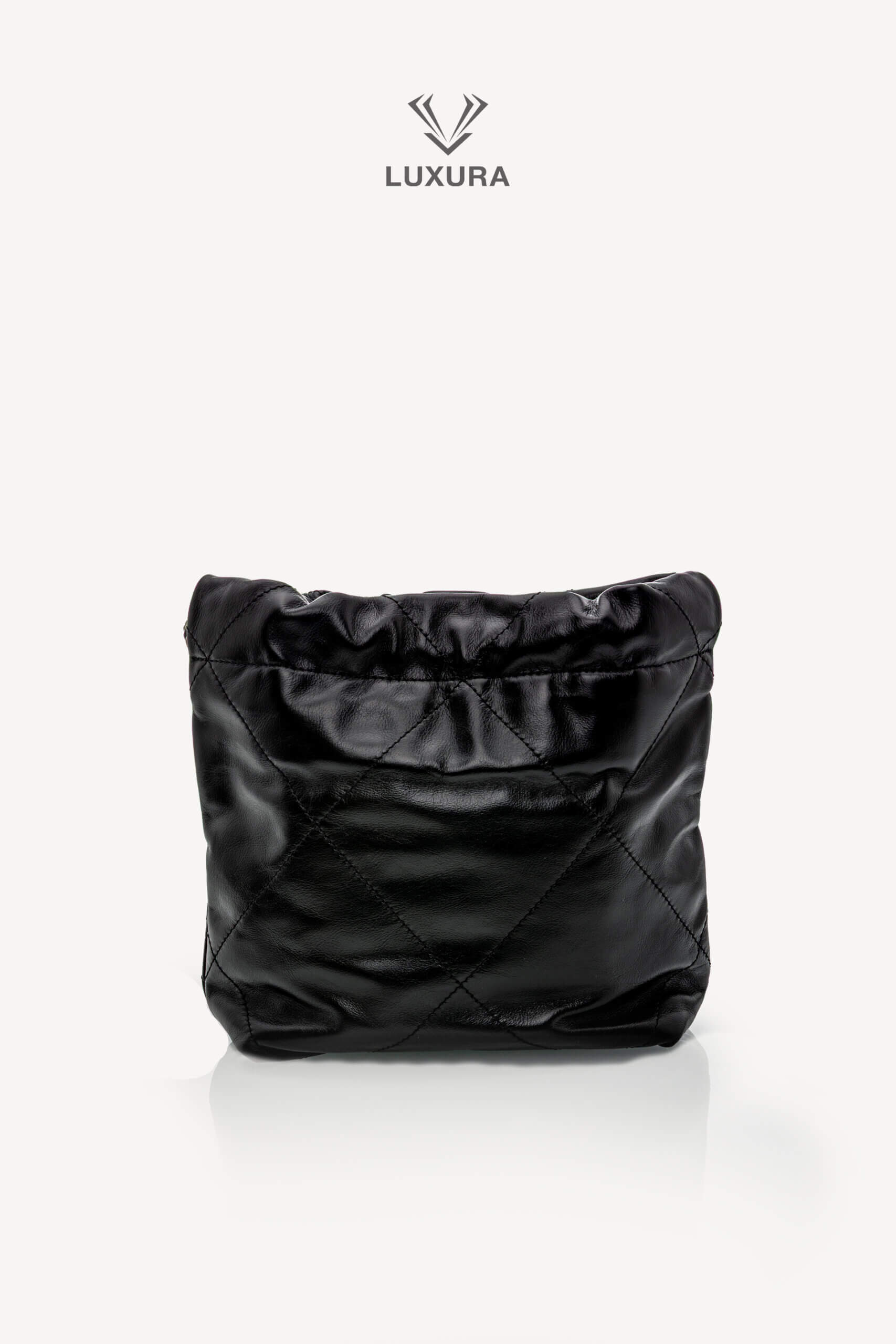 <span style="font-size: 10px;letter-spacing: .15em">NEW COLLECTION</span><br>            <strong>CHANEL</strong><br>            <div style="margin-top:10px;font-size:16px">22 Mini Handbag Shiny Calfskin and Silver Tone Metal Black </div><br> - Image 6