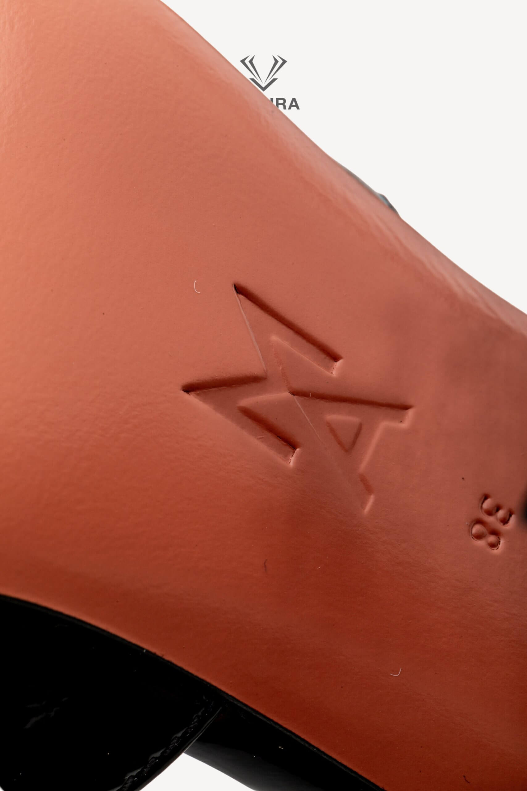 <span style="font-size: 10px;letter-spacing: .15em">BEST DEAL</span><br>            <strong>AMINA MUADDI</strong><br>            <div style="margin-top:10px;font-size:16px">Begum Sling 95 Pumps Black Leather 38 ( true size 37 )</div><br> - Image 16