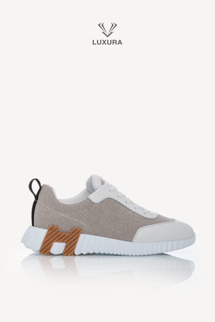 <span style="font-size: 10px;letter-spacing: .15em">HARD TO FIND</span><br>            <strong>HERMES</strong><br>            <div style="margin-top:10px;font-size:16px">Bouncing Sneaker Toile H Prunoir Blanc 37</div><br>