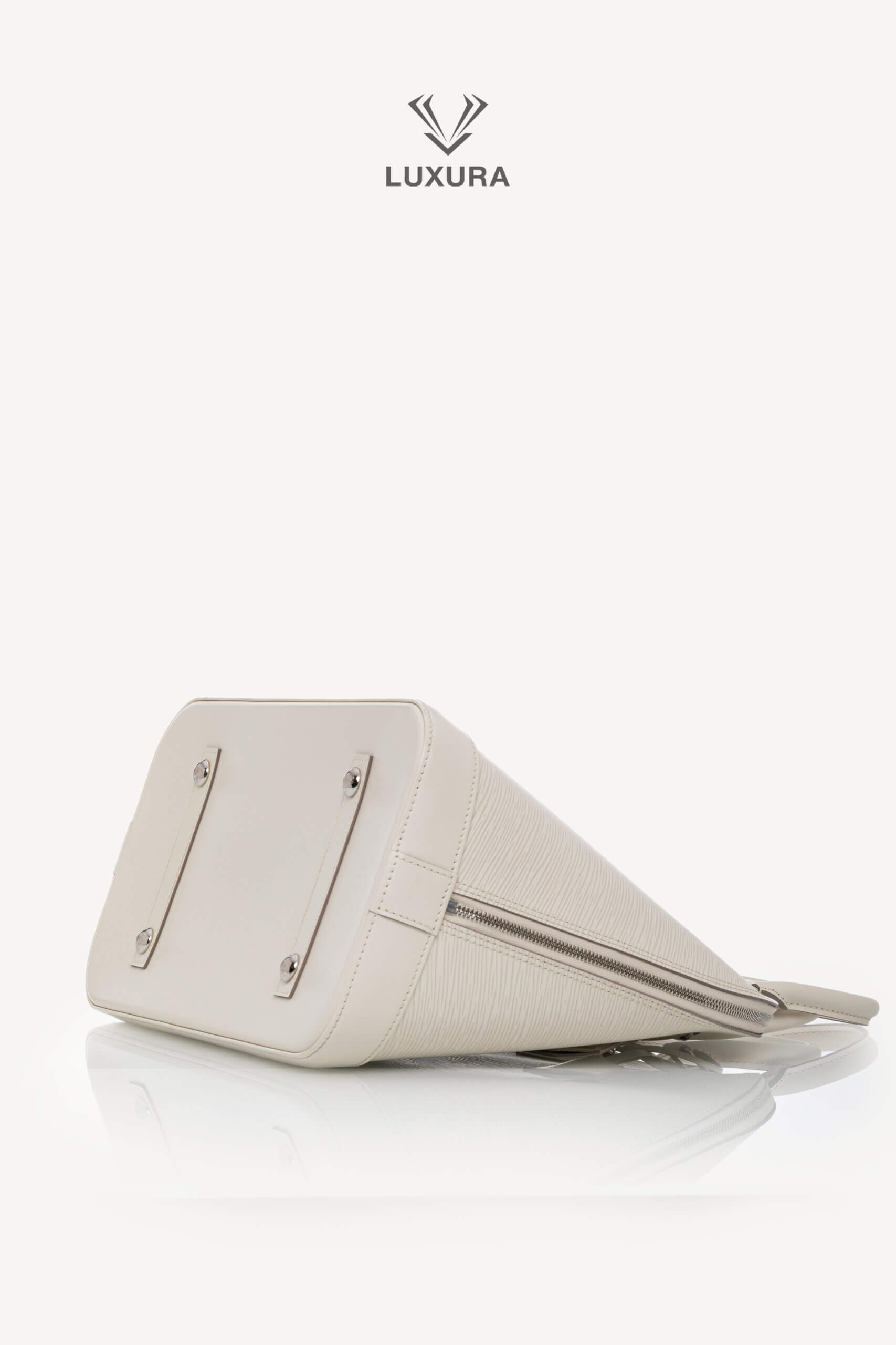 <span style="font-size: 10px;letter-spacing: .15em">HARD TO FIND</span><br>            <strong>LOUIS VUITTON</strong><br>            <div style="margin-top:10px;font-size:16px">Alma MM Epi Leather Ivoire M4032J</div><br> - Image 23