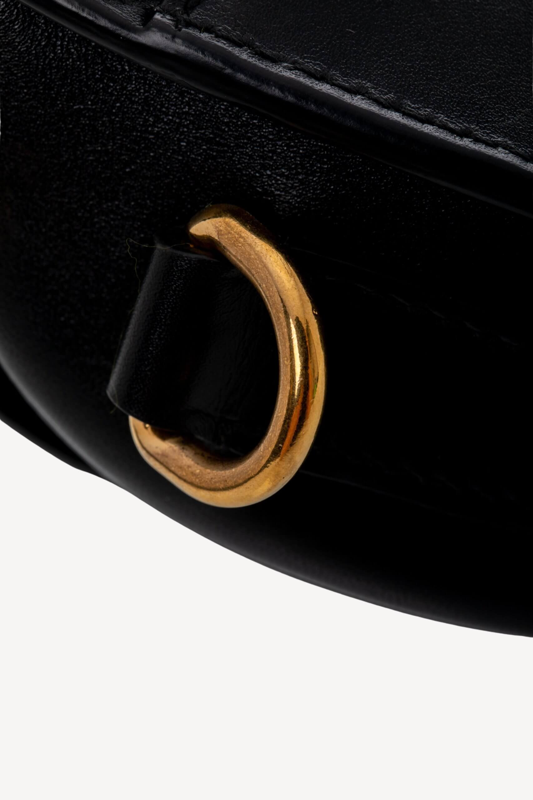 <span style="font-size: 10px;letter-spacing: .15em">HARD TO FIND</span><br>            <strong>CHRISTIAN DIOR</strong><br>            <div style="margin-top:10px;font-size:16px">Bobby East-West Bag Grained Calfskin Black</div><br> - Image 21