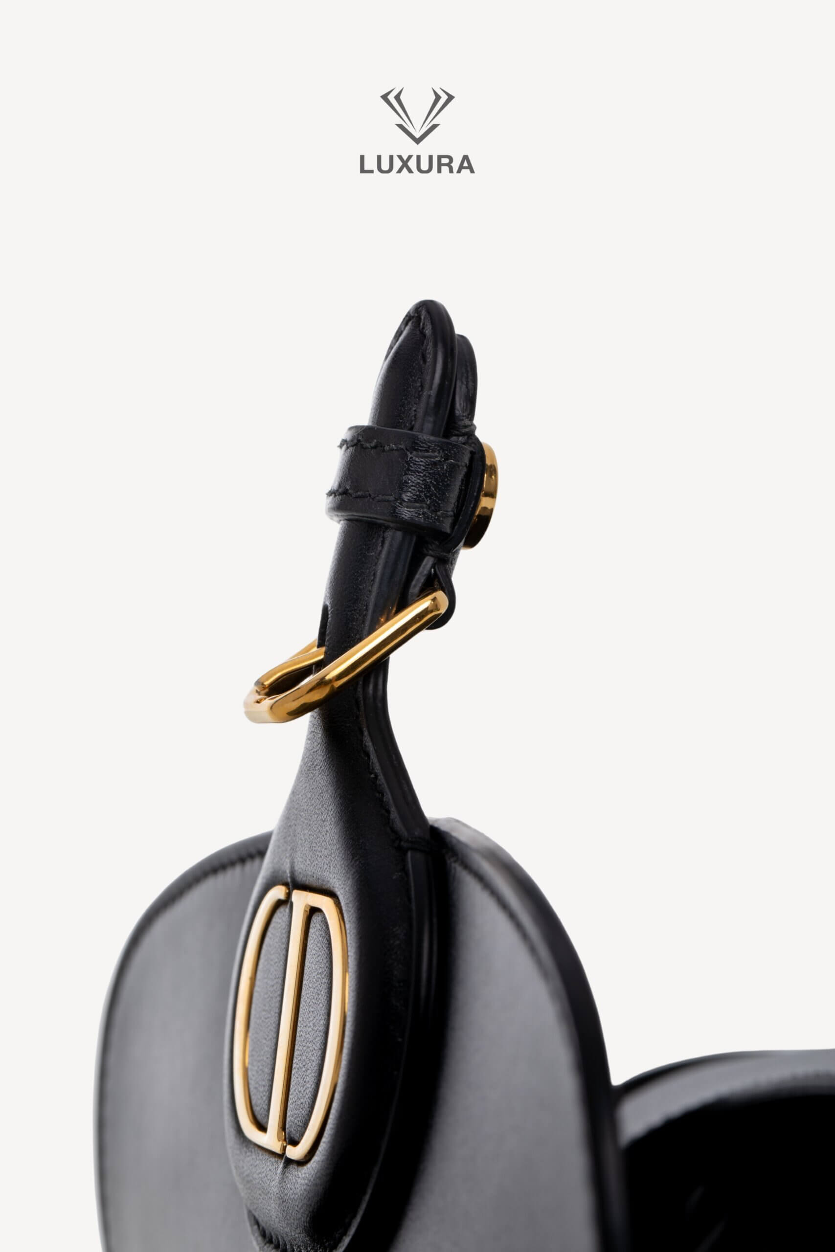 <span style="font-size: 10px;letter-spacing: .15em">HARD TO FIND</span><br>            <strong>CHRISTIAN DIOR</strong><br>            <div style="margin-top:10px;font-size:16px">Bobby East-West Bag Grained Calfskin Black</div><br> - Image 24