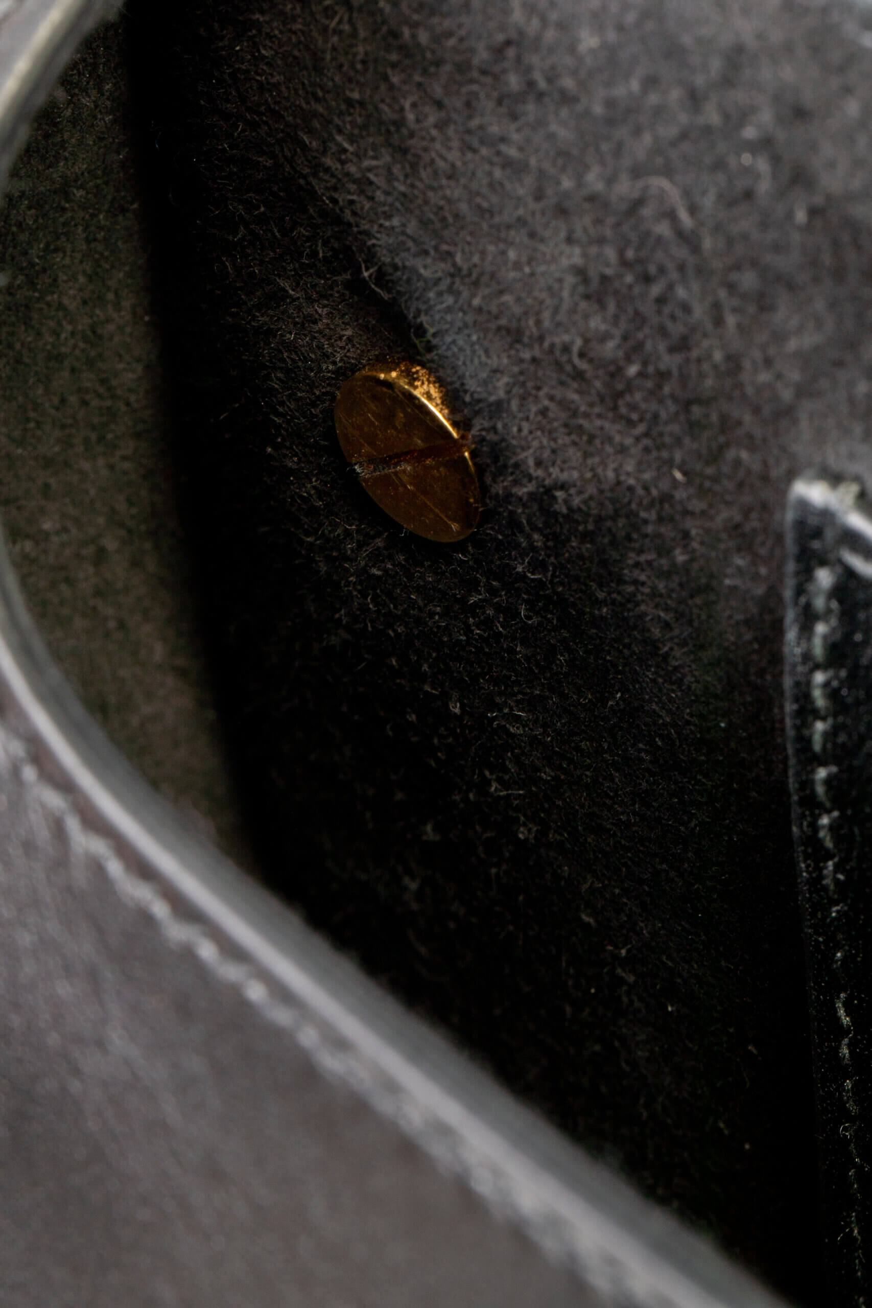 <span style="font-size: 10px;letter-spacing: .15em">HARD TO FIND</span><br>            <strong>CHRISTIAN DIOR</strong><br>            <div style="margin-top:10px;font-size:16px">Bobby East-West Bag Grained Calfskin Black</div><br> - Image 27