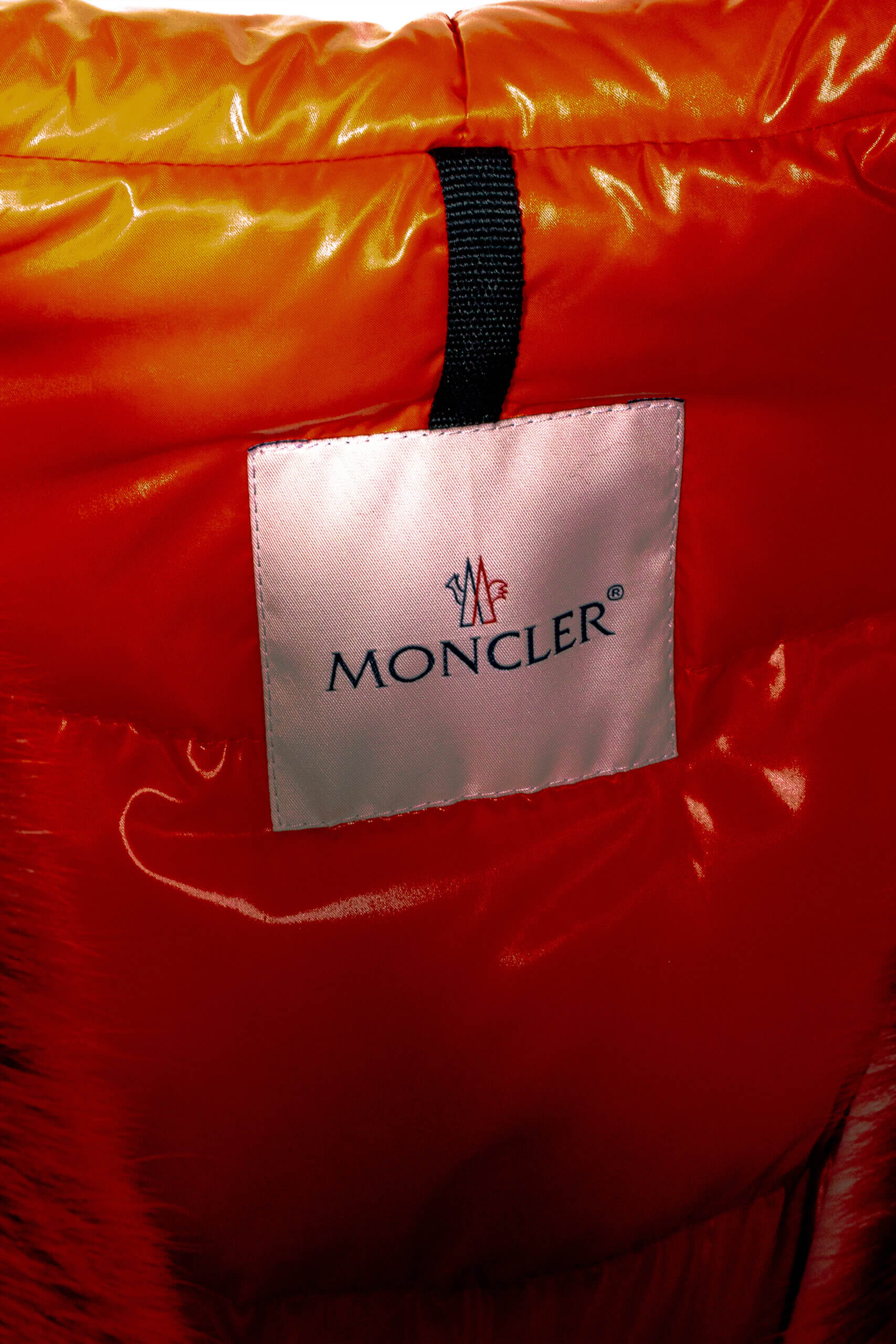 <span style="font-size: 10px;letter-spacing: .15em">BEST DEAL</span><br> <strong>MONCLER</strong><br> <div style="margin-top:10px;font-size:16px">Hypolais Giubbotto 1</div><br> - Image 15