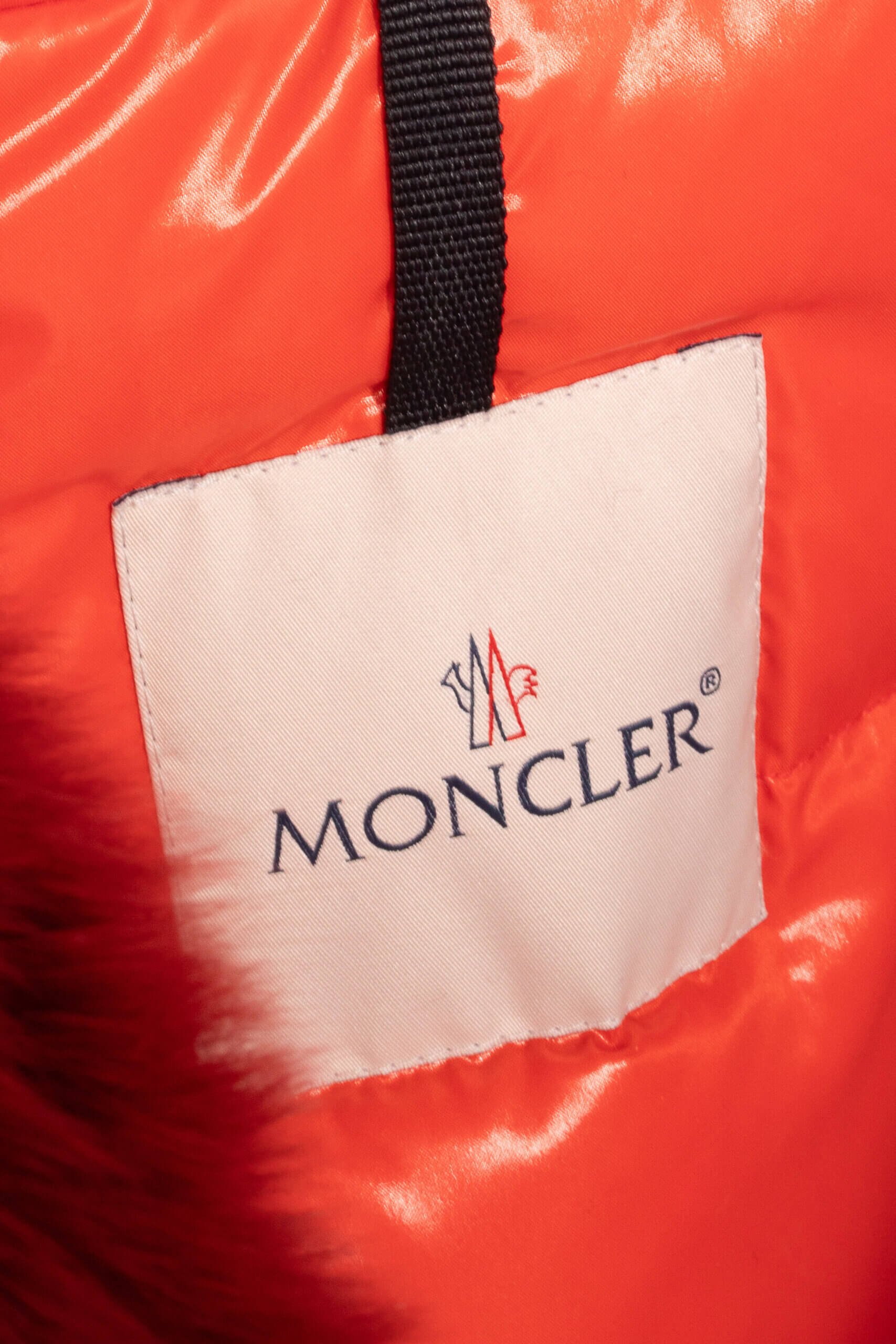 <span style="font-size: 10px;letter-spacing: .15em">BEST DEAL</span><br> <strong>MONCLER</strong><br> <div style="margin-top:10px;font-size:16px">Hypolais Giubbotto 1</div><br> - Image 16