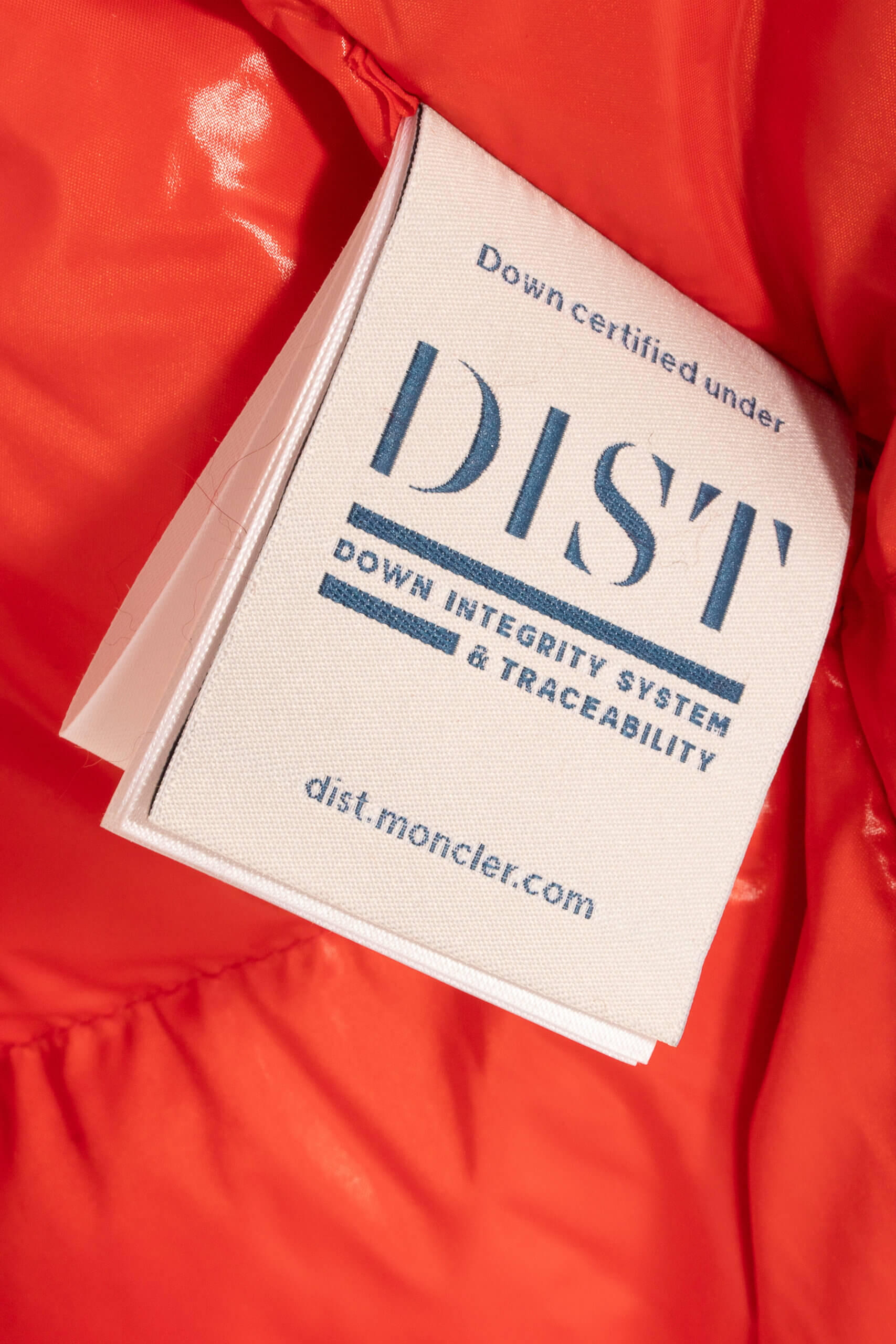 <span style="font-size: 10px;letter-spacing: .15em">BEST DEAL</span><br> <strong>MONCLER</strong><br> <div style="margin-top:10px;font-size:16px">Hypolais Giubbotto 1</div><br> - Image 18